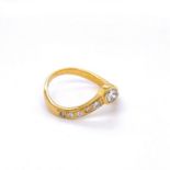 18k Yellow Gold Ring With Diamond Centre Stone & 5 Stones On Each Side - Reverse Tampered Sides