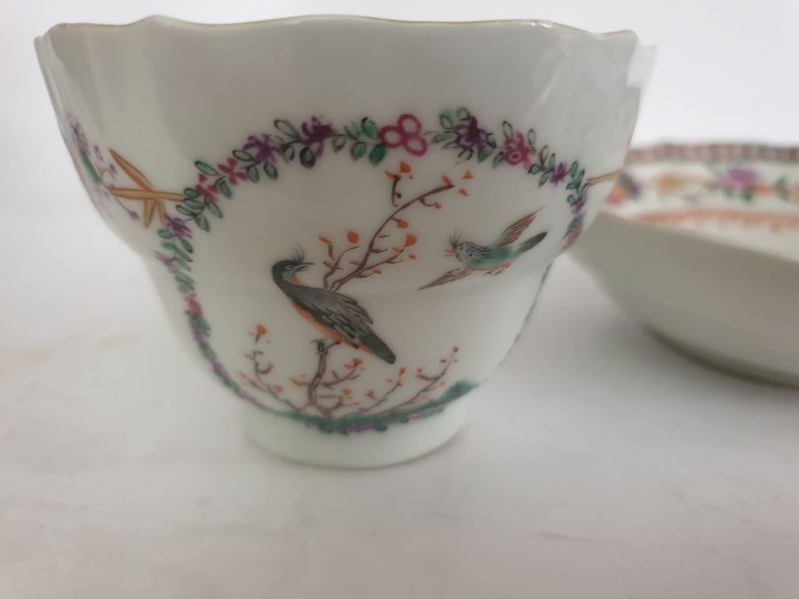 Pair Of 19th Century Chinese Export Bird Cups & Saucers - Image 9 of 10