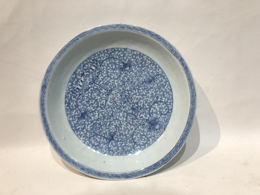 18th Century Chinese Blue & White Plate Decorated With Flowers & Fans - Image 6 of 6