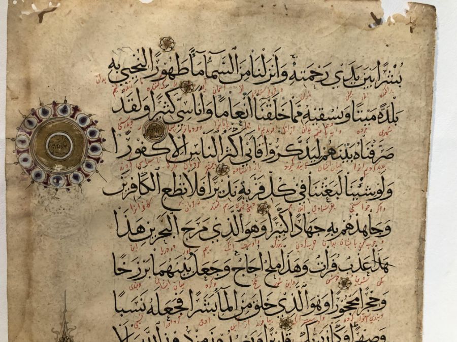 15th Century Mamluk Qur'an Folio Written in Black with a Persian Translationin. - Image 5 of 6