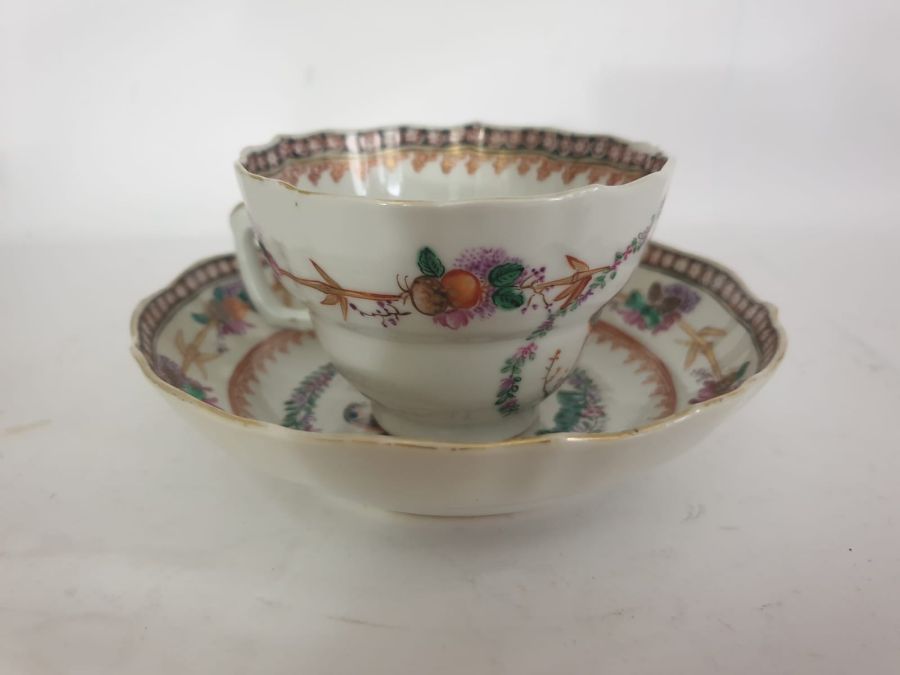 Pair Of 19th Century Chinese Export Bird Cups & Saucers - Image 2 of 10