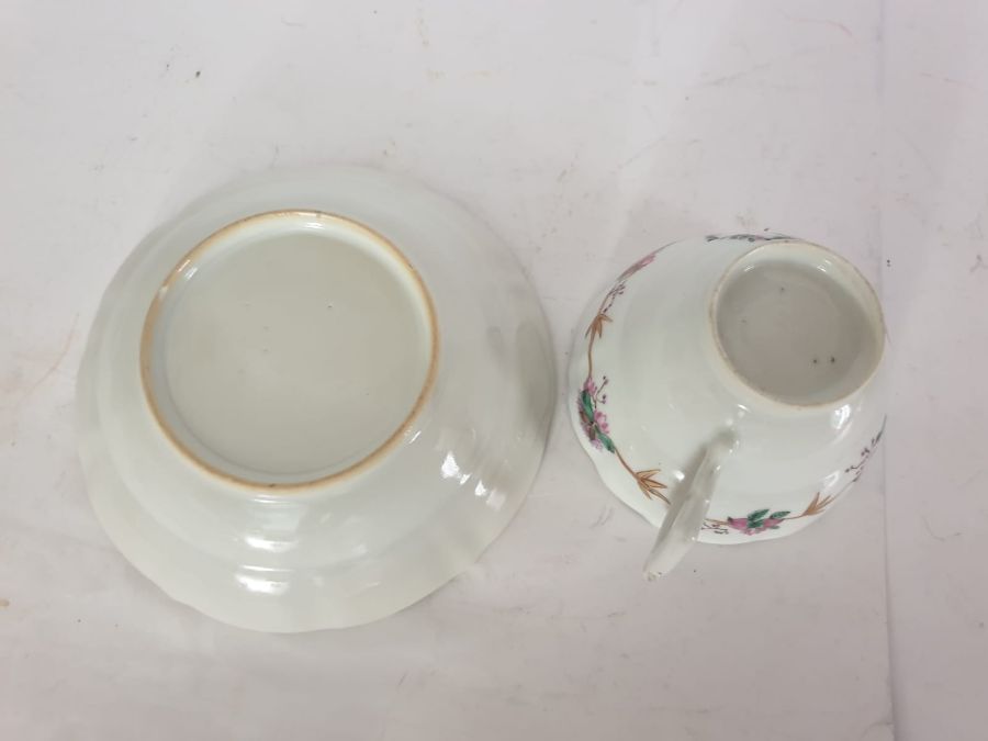 Pair Of 19th Century Chinese Export Bird Cups & Saucers - Image 4 of 10