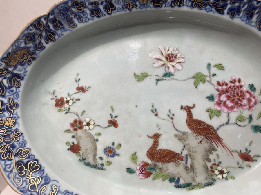 Chinese 18th Century Export Oval Platter Enamelled Decoration On Underglaze blue with Peacocks - Image 7 of 8