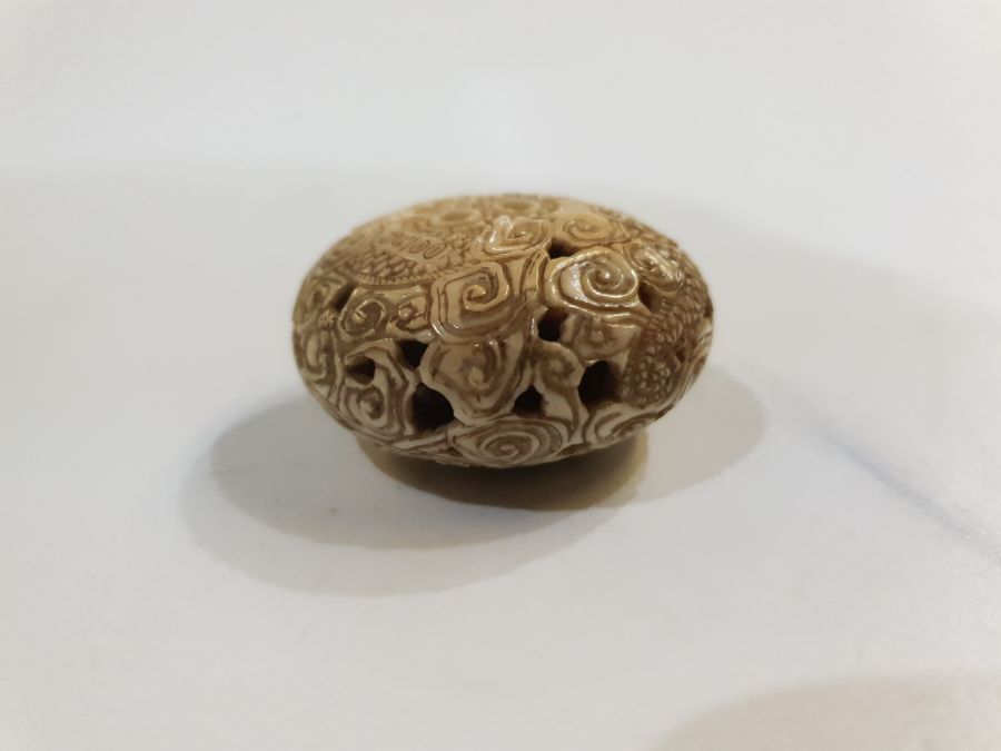 Japanese Ivory Manju Pierced Netsuke By Naito Toyomasa (1773-1856) - Image 6 of 8