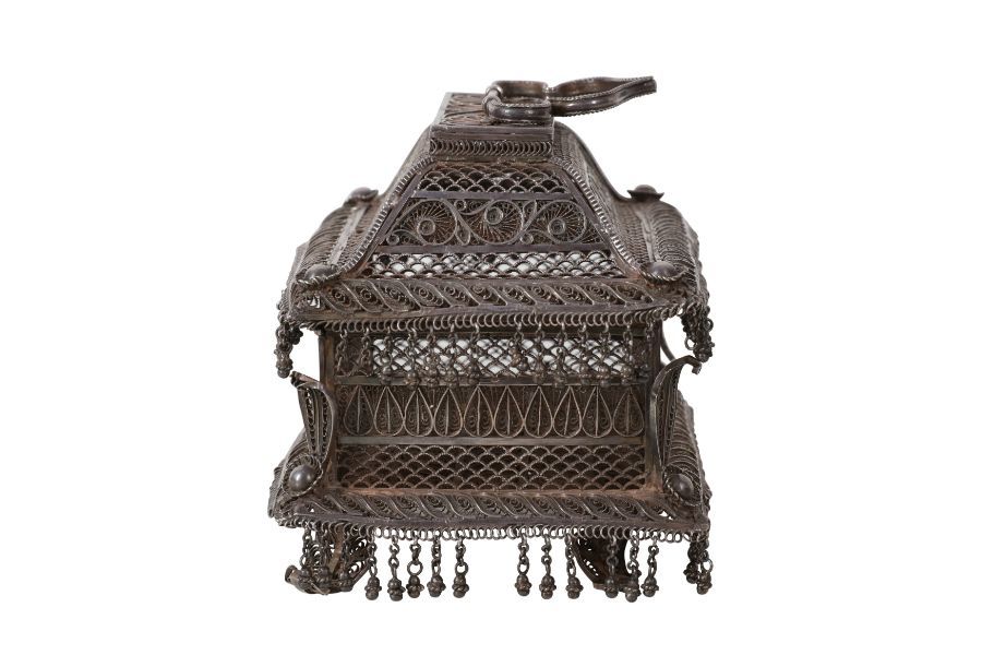 A LATE 19TH CENTURY OTTOMAN SILVER FILIGREE CASKET - Image 3 of 6