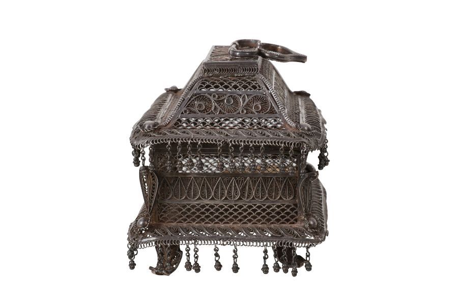 A LATE 19TH CENTURY OTTOMAN SILVER FILIGREE CASKET - Image 4 of 6
