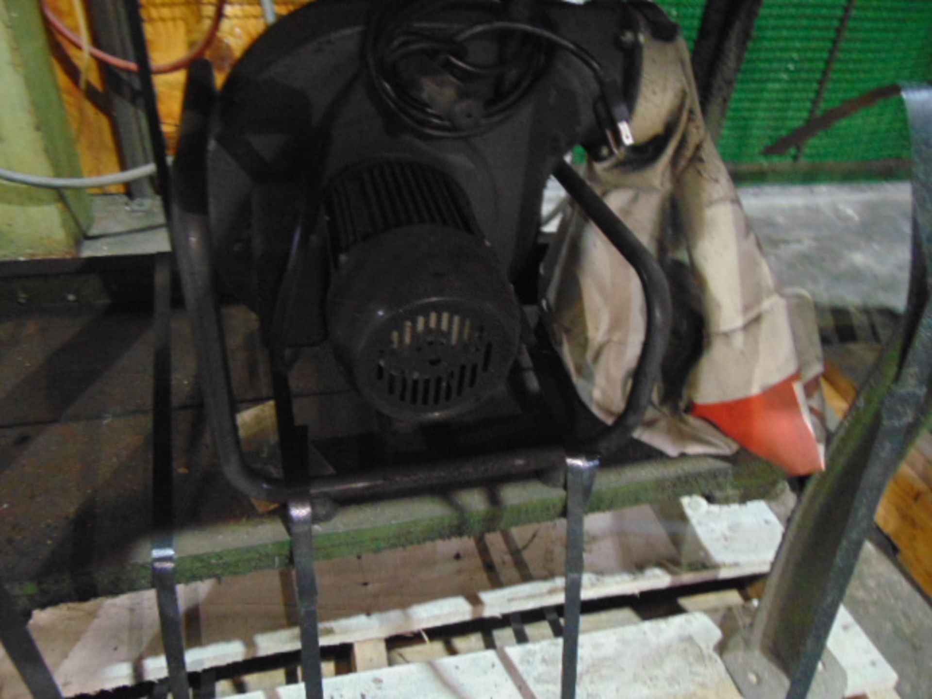 LOT CONSISTING OF: Jet 1" belt sander, single end bench grinder, 1" belt sander, dust collector & - Image 5 of 5