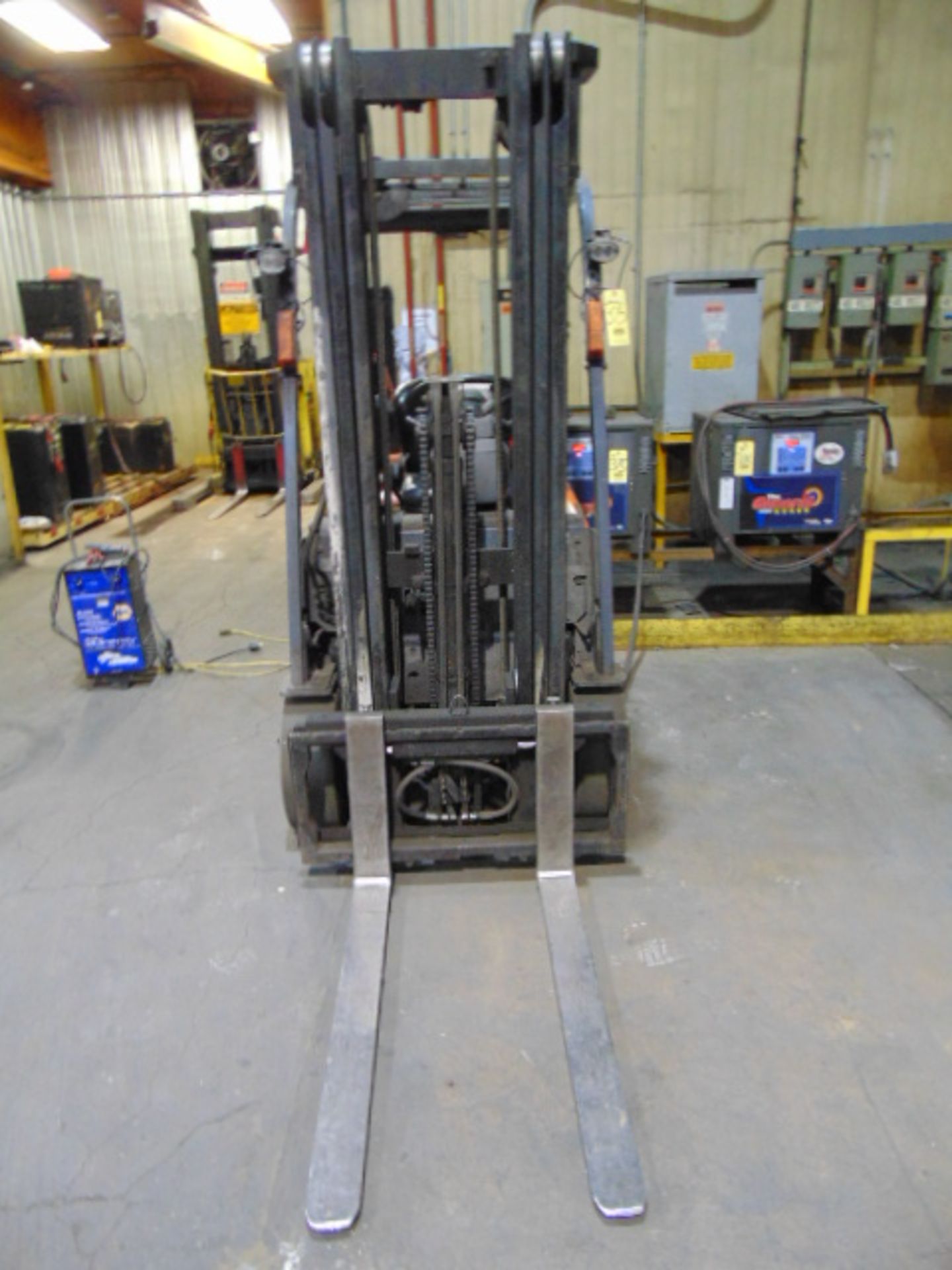 ELECTRIC FORKLIFT, TOYOTA 4,000 LB. BASE CAP. MDL. 7FBEU20, new 2010, 3,450 lb. cap. @ 24” L.C, 189” - Image 2 of 9