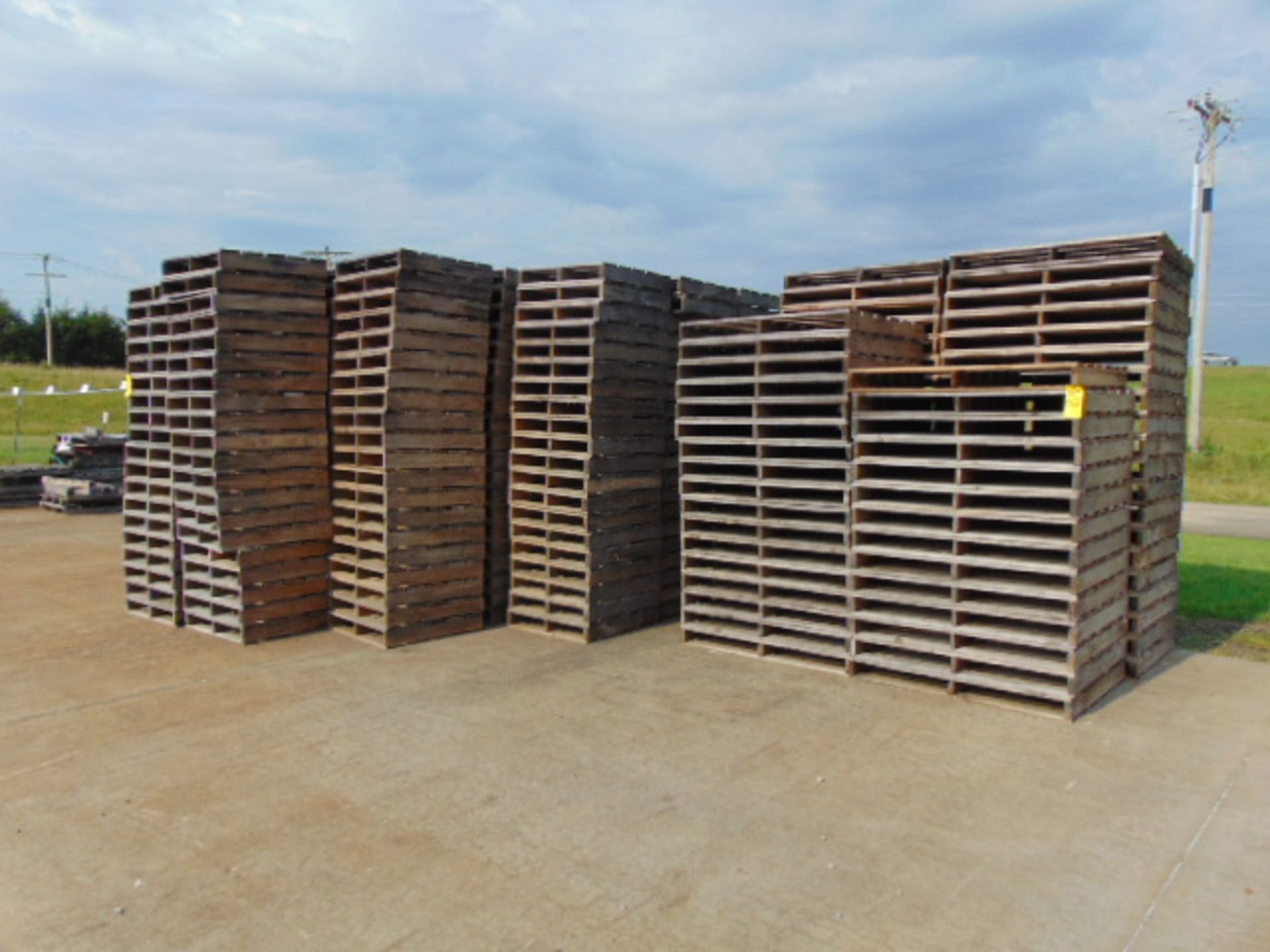 LOT OF PALLETS, assorted (in yard) (Located at: 401 Stephen Taylor Blvd. McAlester, OK 74501) - Image 2 of 2