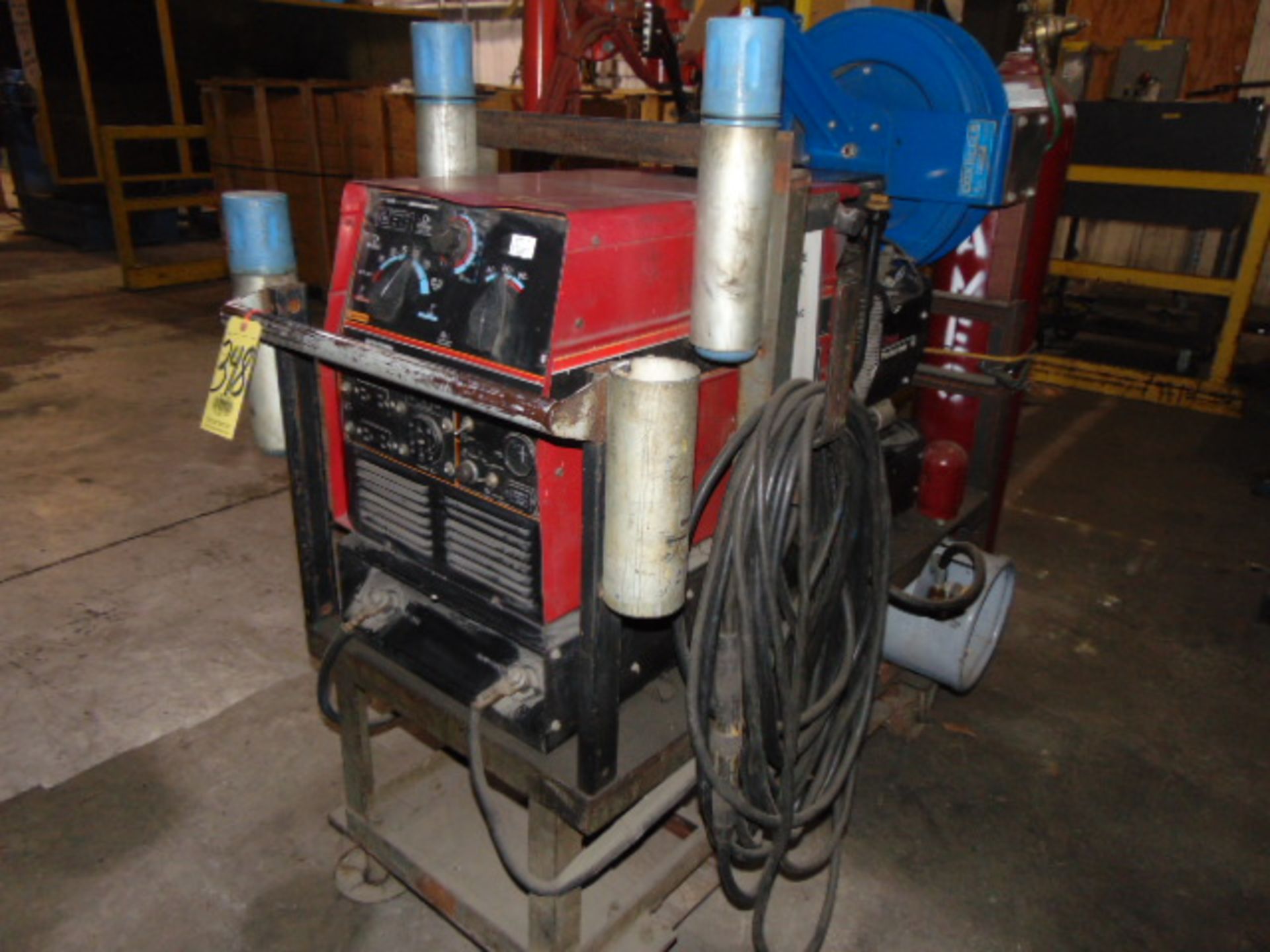 PORTABLE WELDING POWER SOURCE/GENERATOR, LINCOLN MDL. RANGER 8LPG, 200 amps AC & 180 amps DC output, - Image 2 of 6