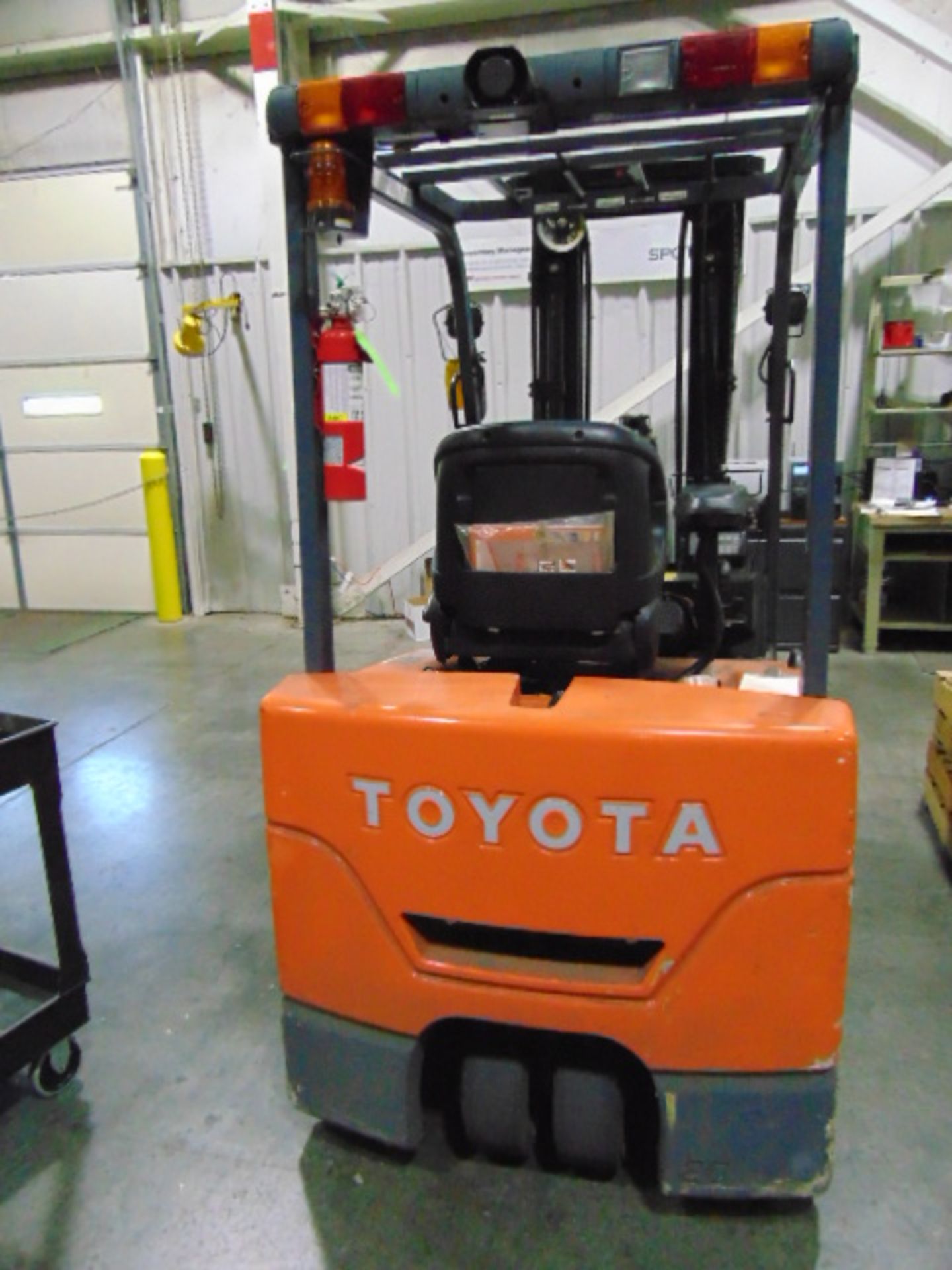 ELECTRIC FORKLIFT, TOYOTA 4,000 LB. BASE CAP. MDL. 7FBEU20, 3,450 lb. cap. @ 24” load center, 189” - Image 4 of 11