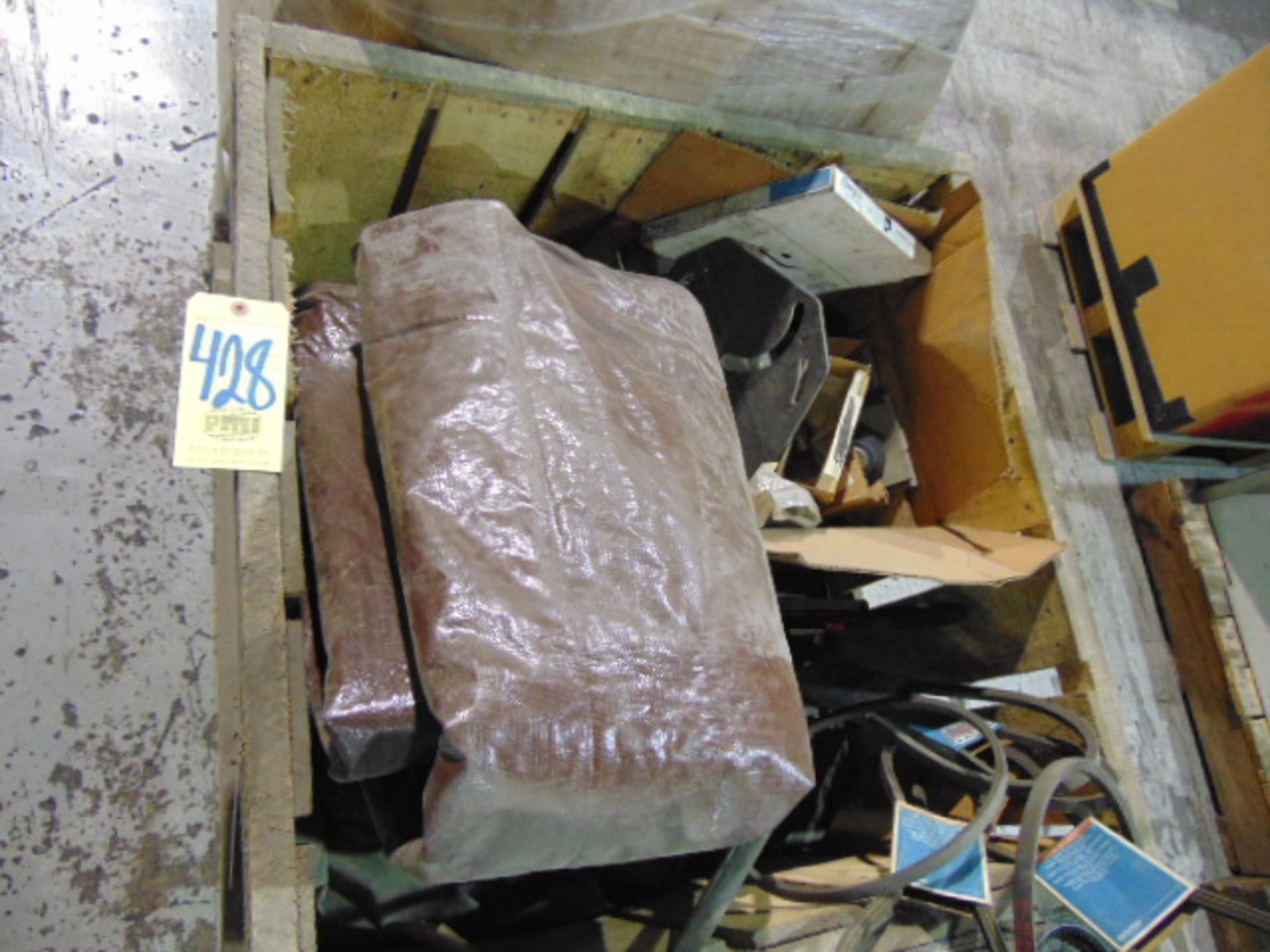 LOT CONSISTING OF: filters, V-belts & tarps, assorted (on five pallets) - Image 4 of 5