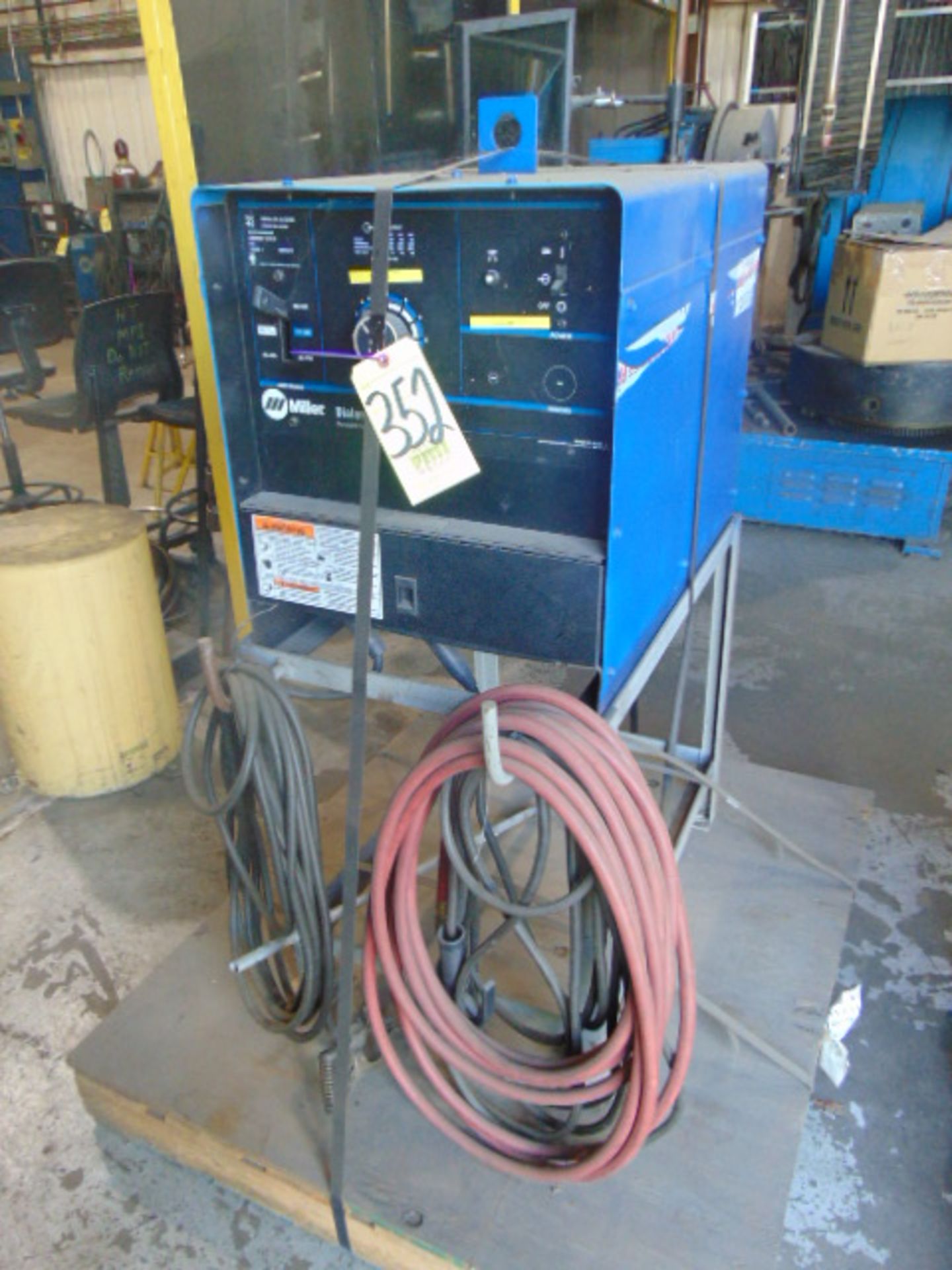 WELDING MACHINE, MILLER MDL. DIALARC 250, AC/DC WELDER, 250 amps @ 30 v., 30% duty cycle, S/N