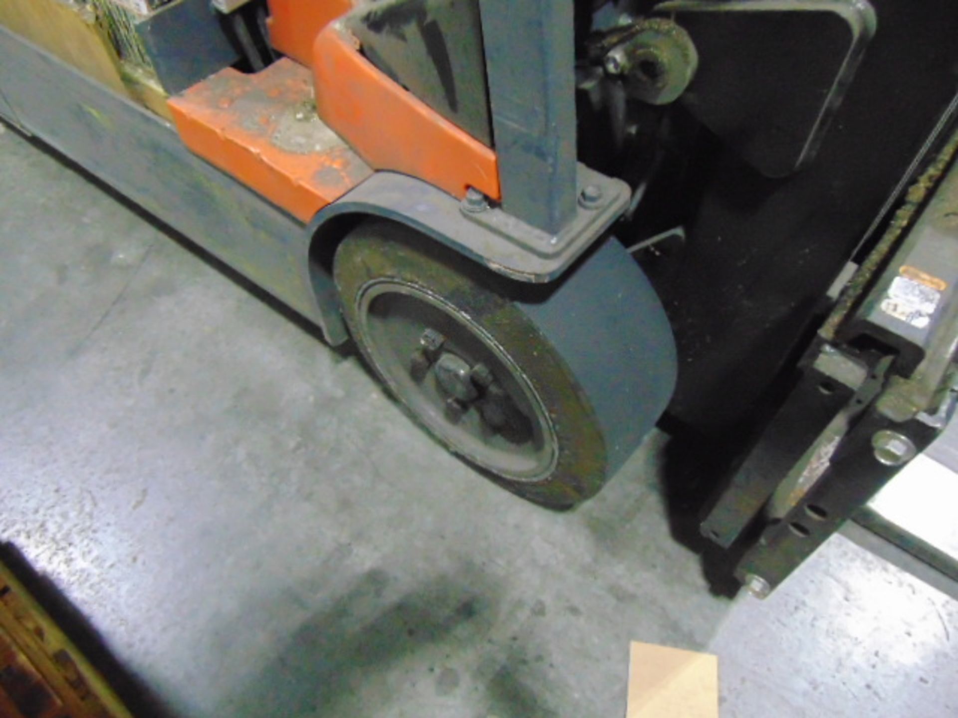 ELECTRIC FORKLIFT, TOYOTA 4,000 LB. BASE CAP. MDL. 7FBEU20, 3,450 lb. cap. @ 24” load center, 189” - Image 9 of 11