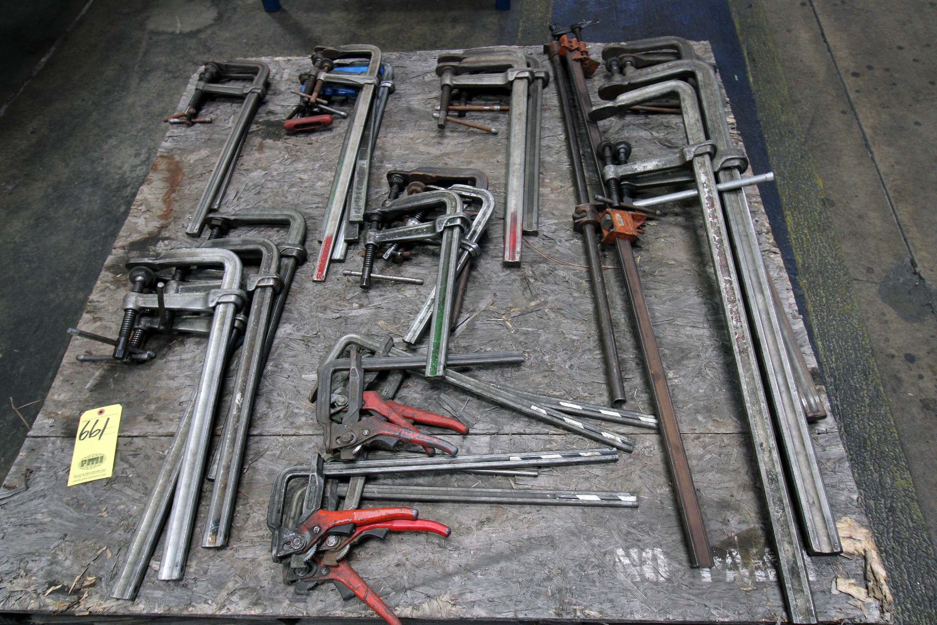 LOT OF ADJUSTABLE CLAMPS (on one pallet)