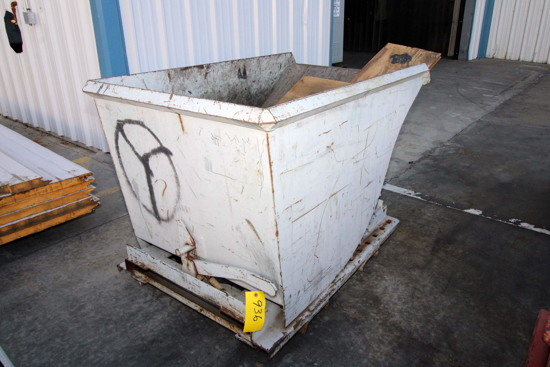 SELF DUMPING MOBILE HOPPER 36" X 60"