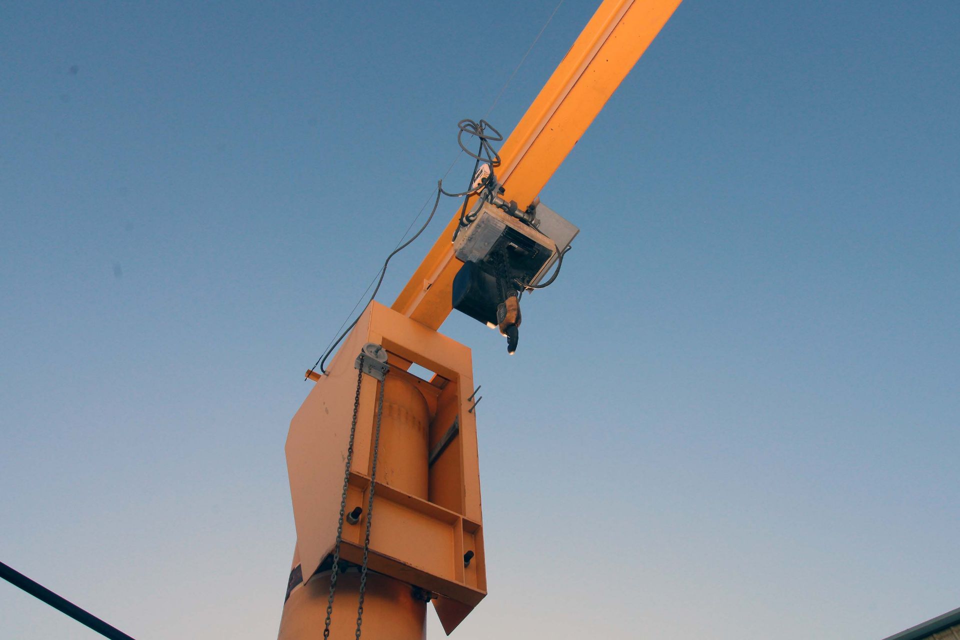 FREE STANDING PEDESTAL JIB CRANE, 5 T. X 20’ REACH, approx. 18’ ht. under hook, Kona 5 T. elec. - Image 2 of 2