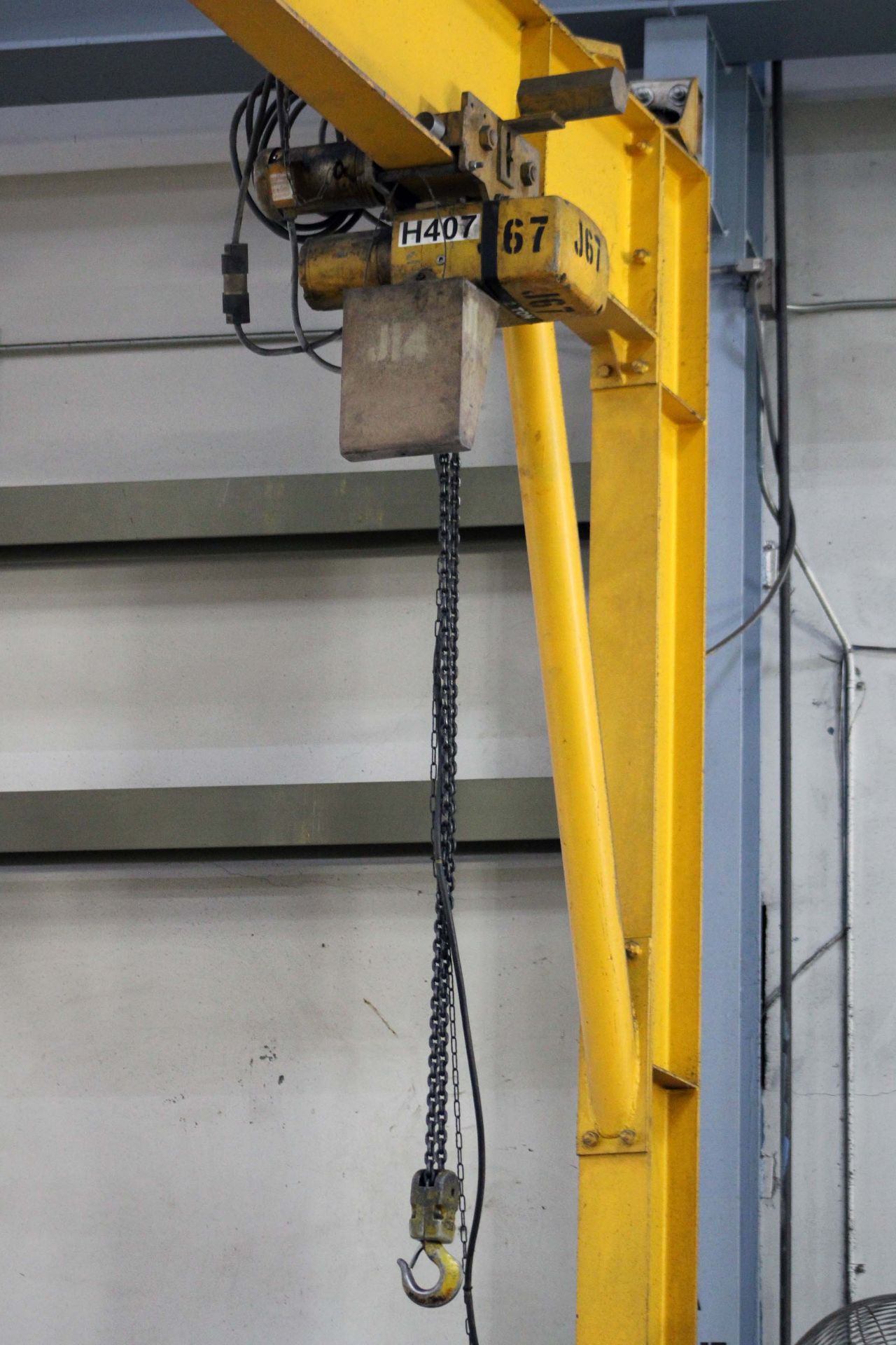 COLUMN/ FLOOR MOUNTED JIB CRANE, 2 T. X APPROX. 21' REACH, 16' ht. under hook, Yale 2 T. elec. chain