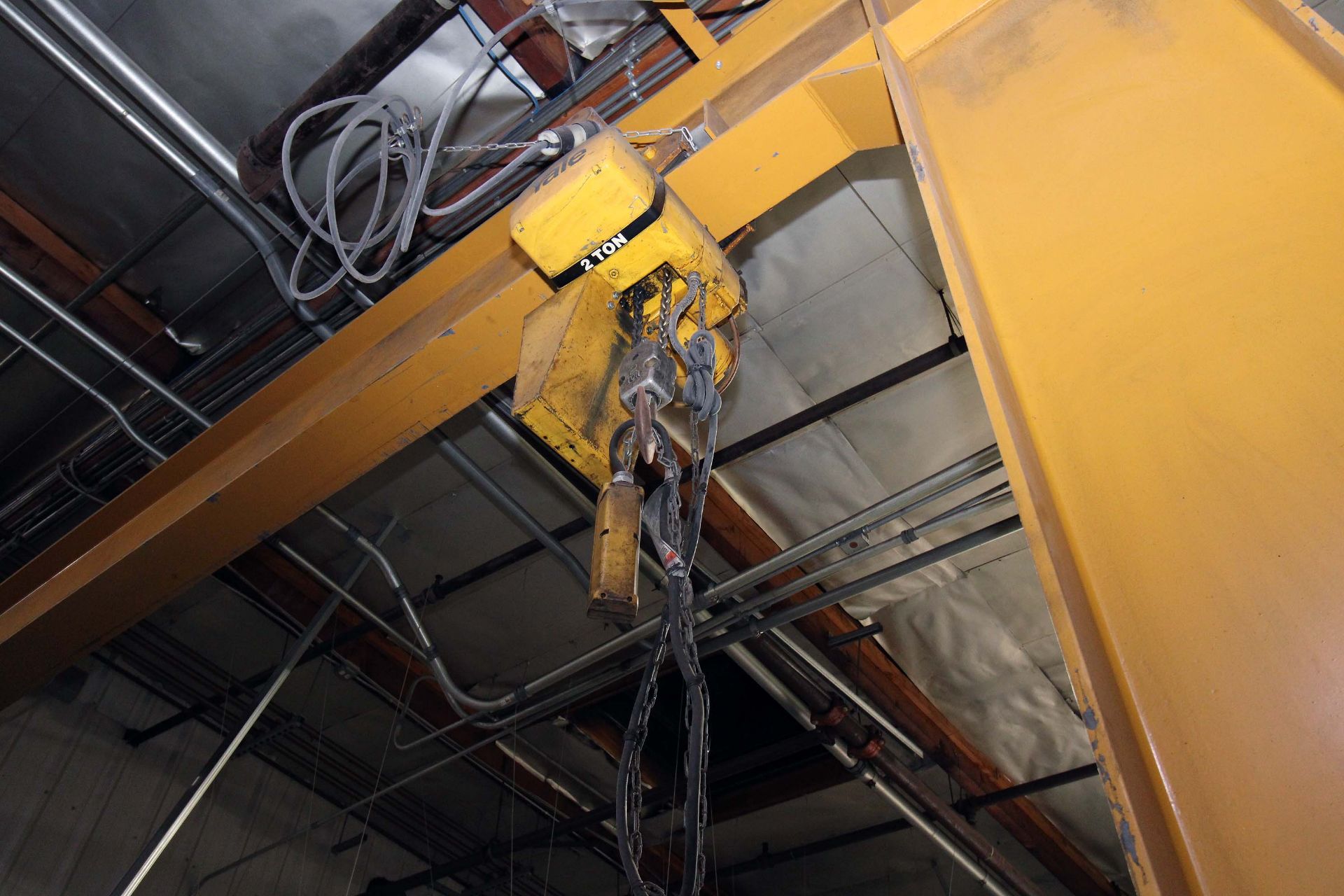 COLUMN MOUNTED JIB CRANE, 2 T. X APPROX. 18' REACH, 14' ht. under hook, Yale 2 T. elec. chain hoist, - Image 2 of 2