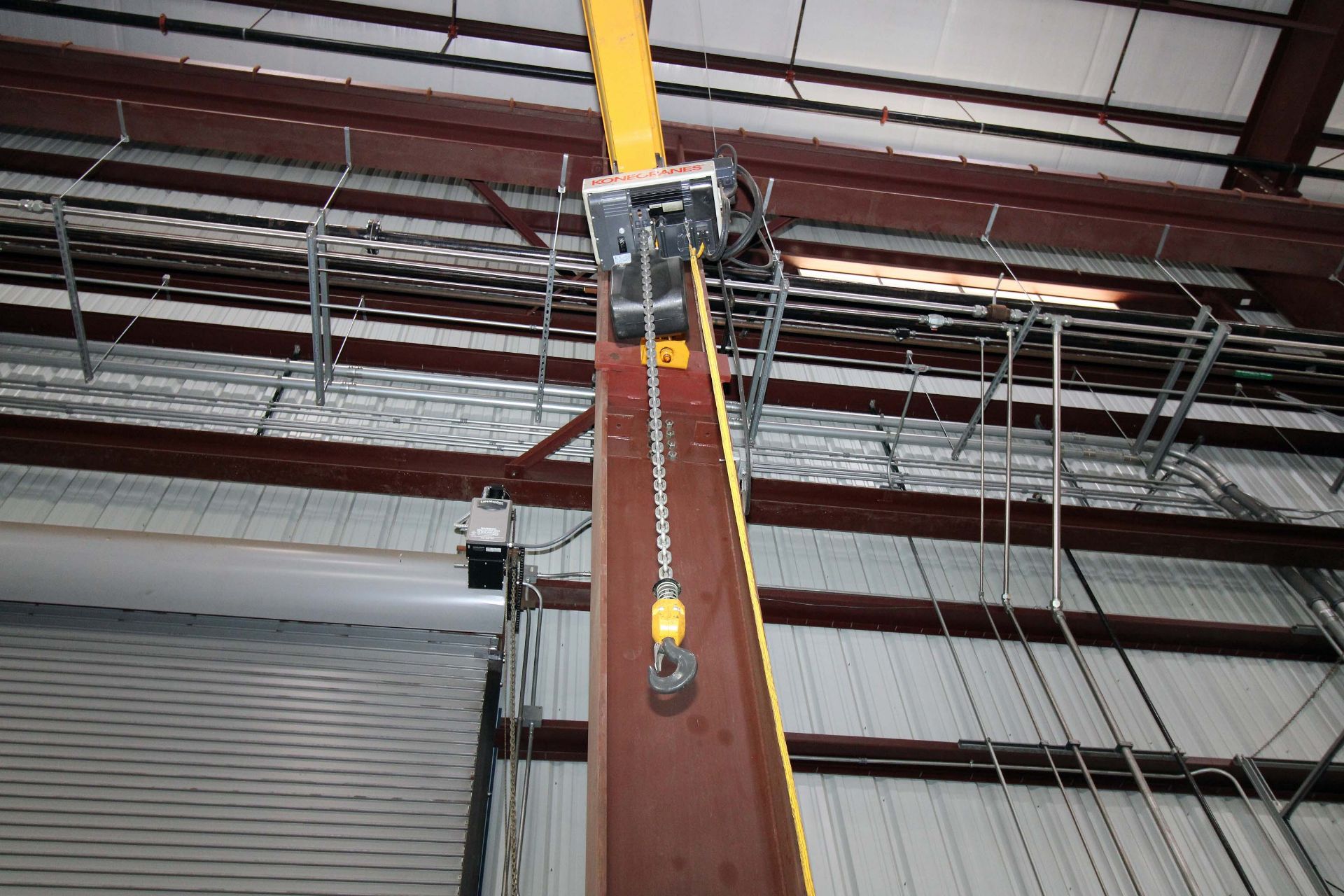 COLUMN MOUNTED JIB CRANE, 3 T. X APPROX. 20' REACH, 18' ht. under hook, Kone 3 T. elec. chain hoist, - Image 2 of 2