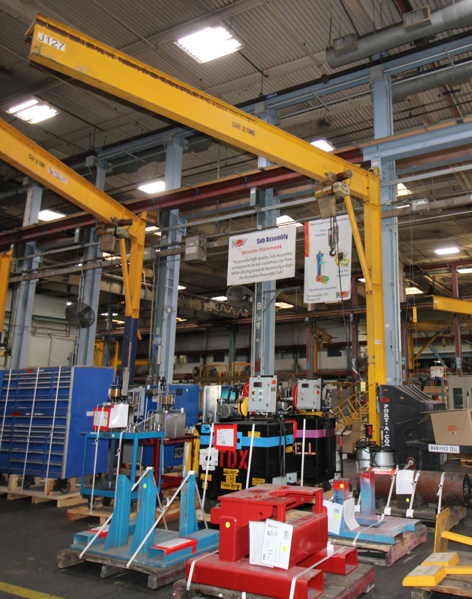 COLUMN/ FLOOR MOUNTED JIB CRANE, 2 T. X APPROX. 20' REACH, 16' ht. under hook, Yale 2 T. elec. chain - Image 4 of 4