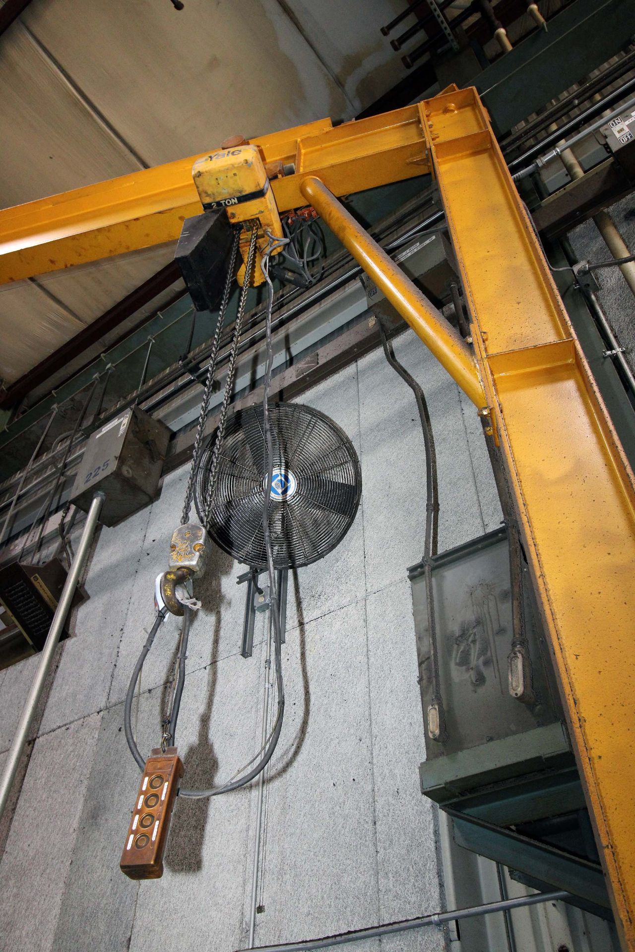 COLUMN/ FLOOR MOUNTED JIB CRANE, 2 T. X APPROX. 21' REACH, 17' ht. under hook, Yale 2 T. elec. chain - Image 2 of 2