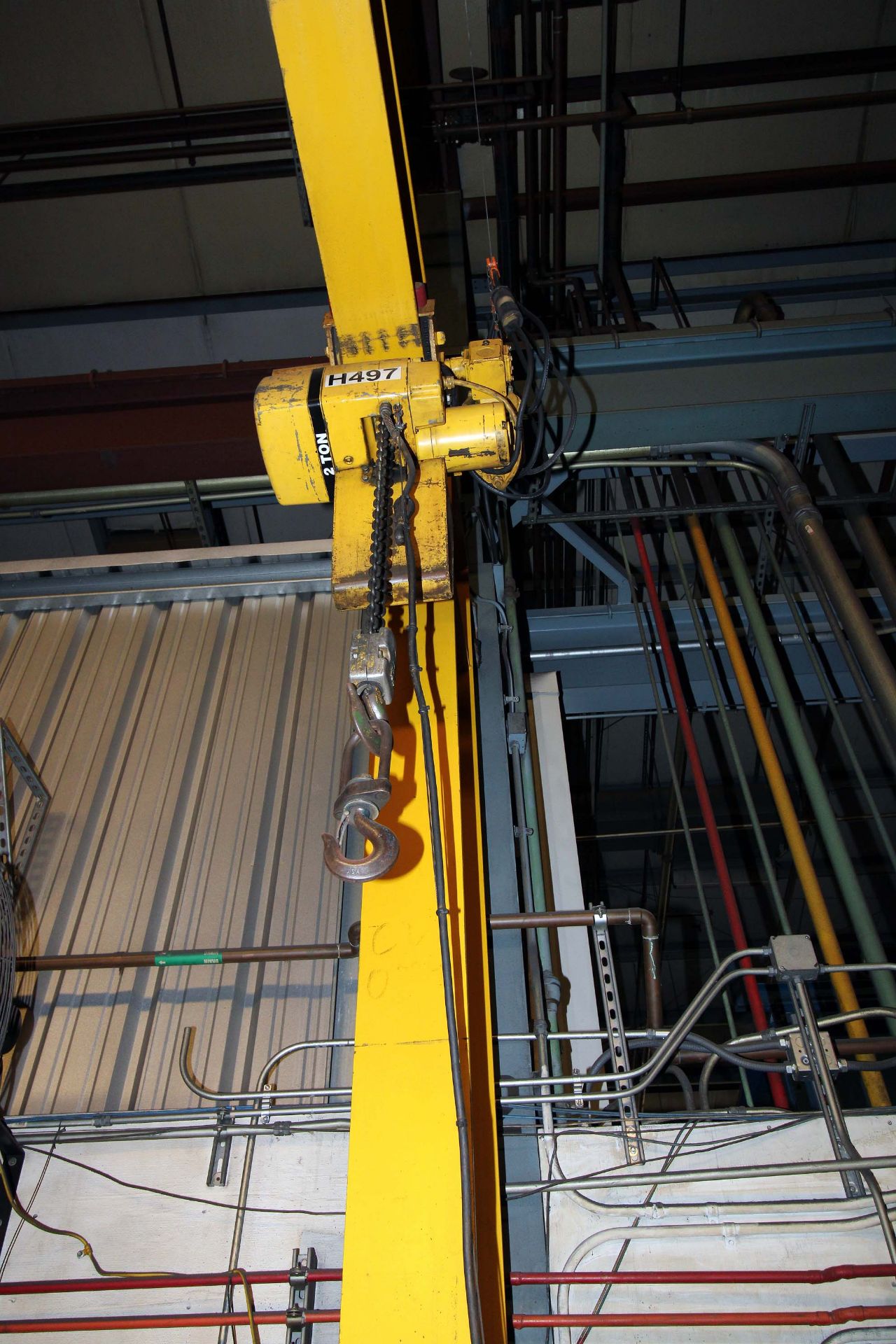 COLUMN MOUNTED JIB CRANE, 2 T. X APPROX. 20' REACH, 14' ht. under hook, Yale 2 T. elec. chain hoist, - Image 2 of 2