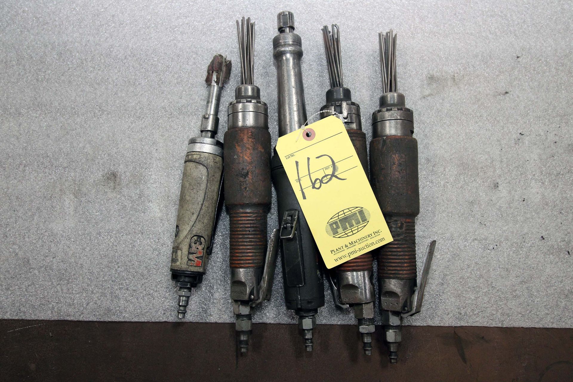 LOT OF PNEUMATIC NEEDLE SCALERS & GRINDING TOOLS