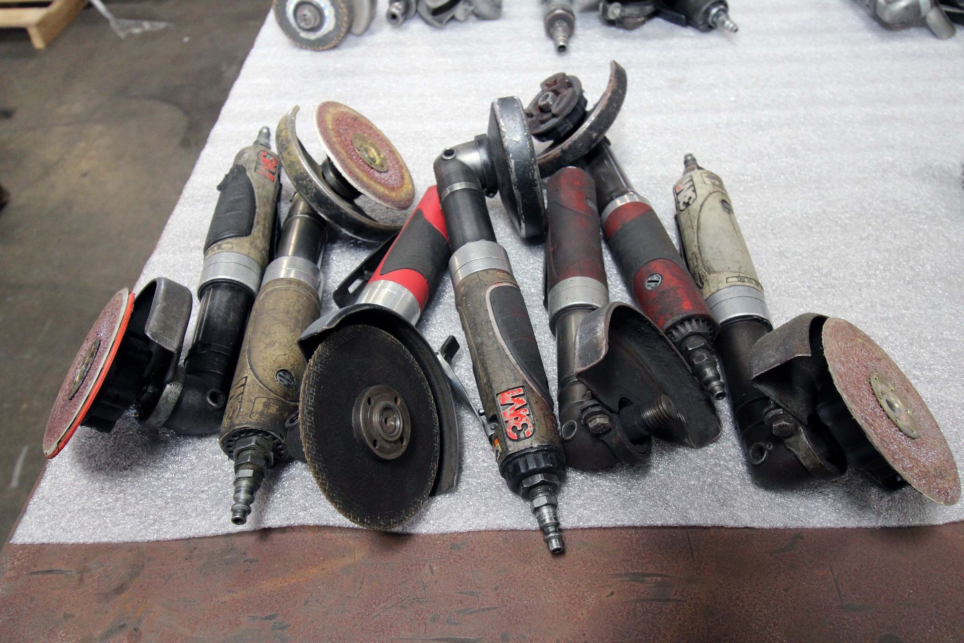 LOT OF PNEUMATIC GRINDERS (7)