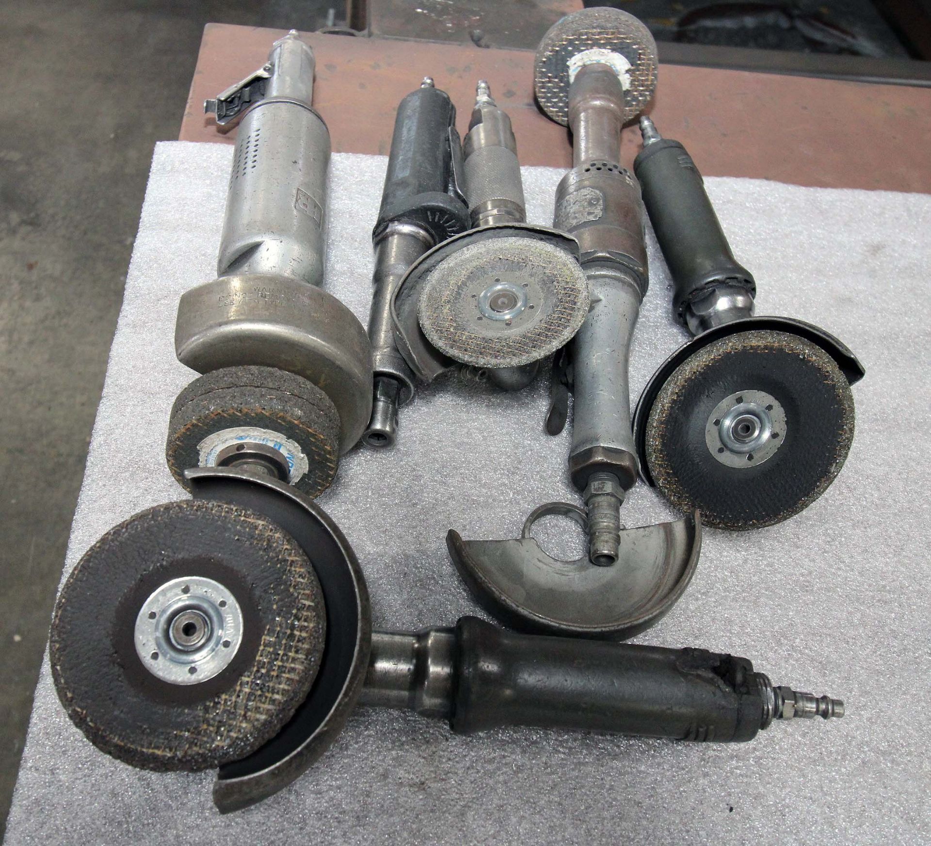 LOT OF PNEUMATIC GRINDERS (6)