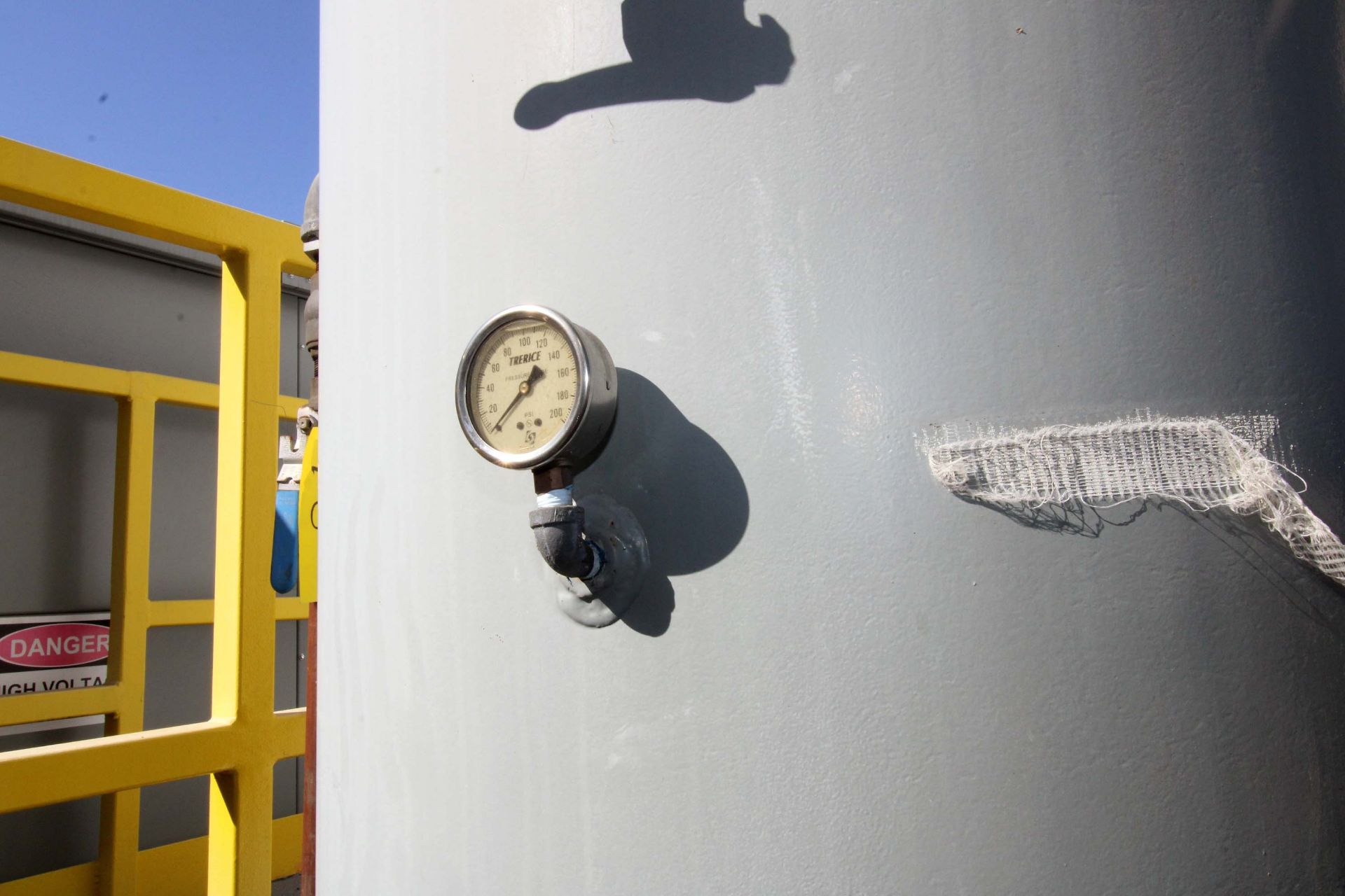 AIR RECEIVING TANK, approx. 87" ht., 32" dia. - Image 4 of 4