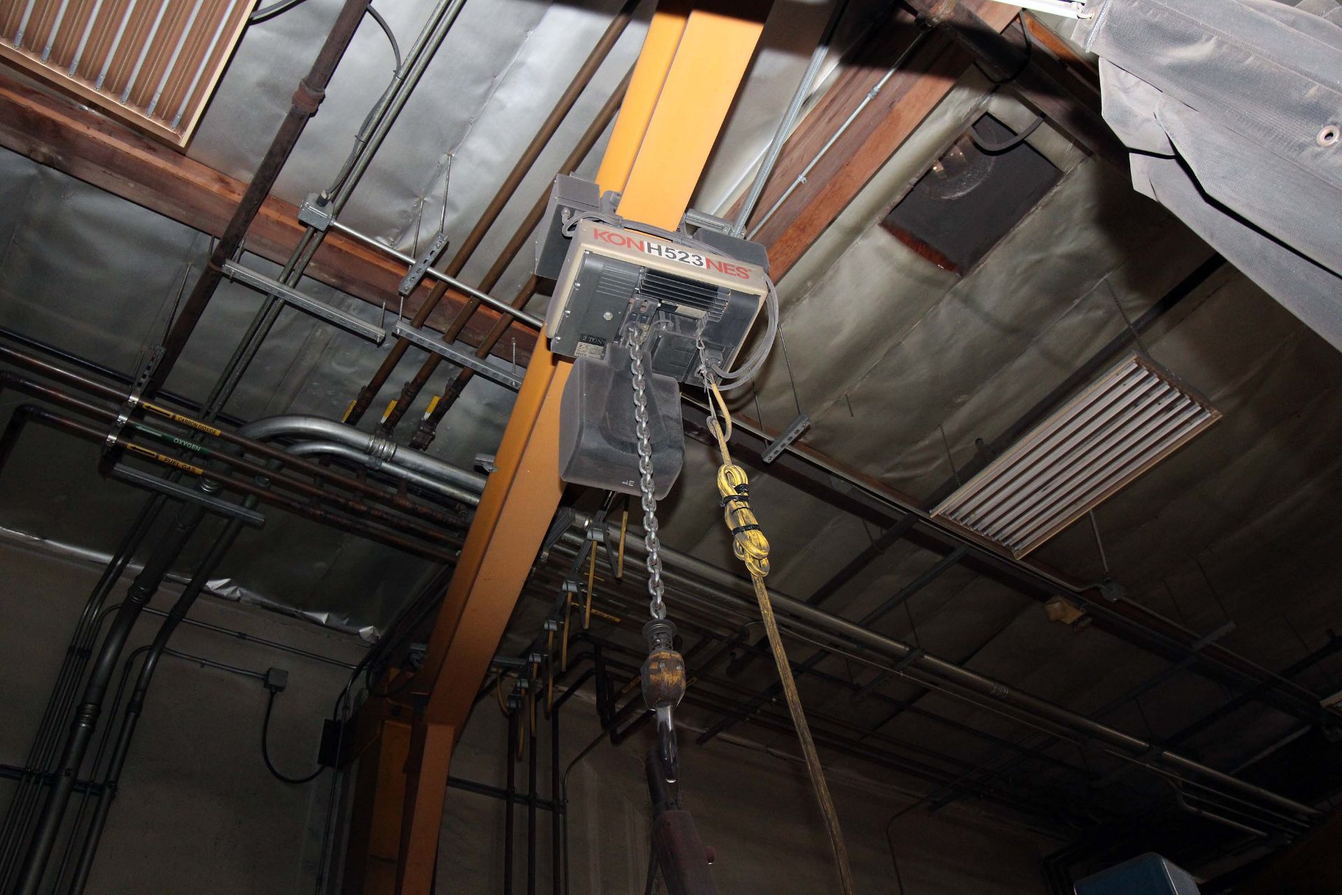 COLUMN MOUNTED JIB CRANE, 2 T. X APPROX. 21' REACH, 14' ht. under hook, Kone 2 T. elec. chain hoist, - Image 2 of 2