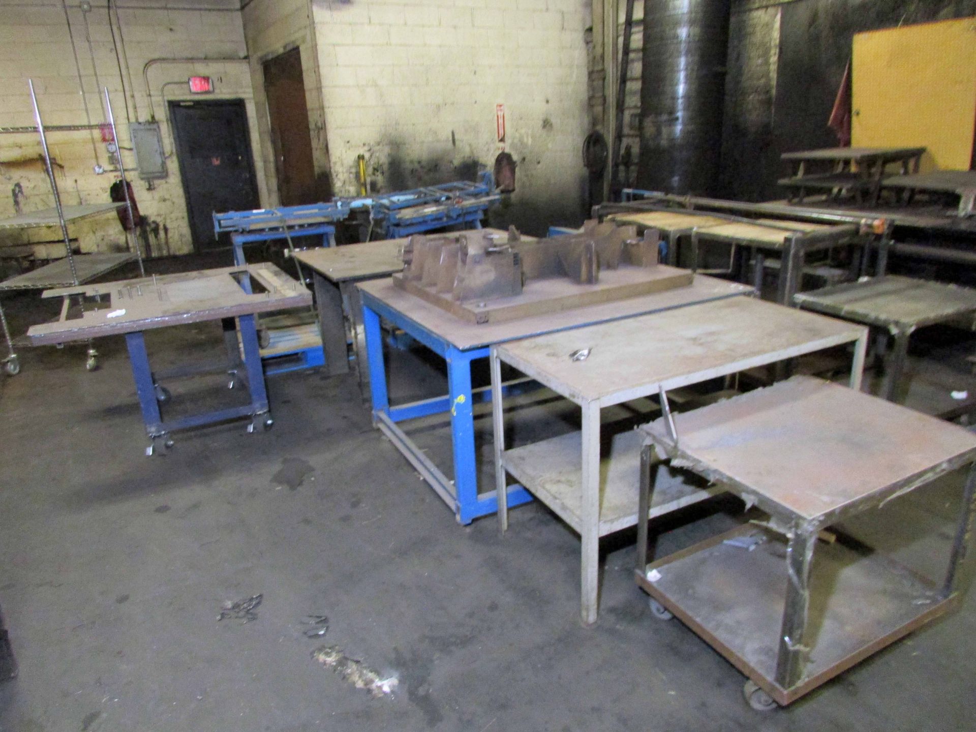 LOT CONSISTING OF: steel shop carts & workbenches, large assortment - Image 2 of 3