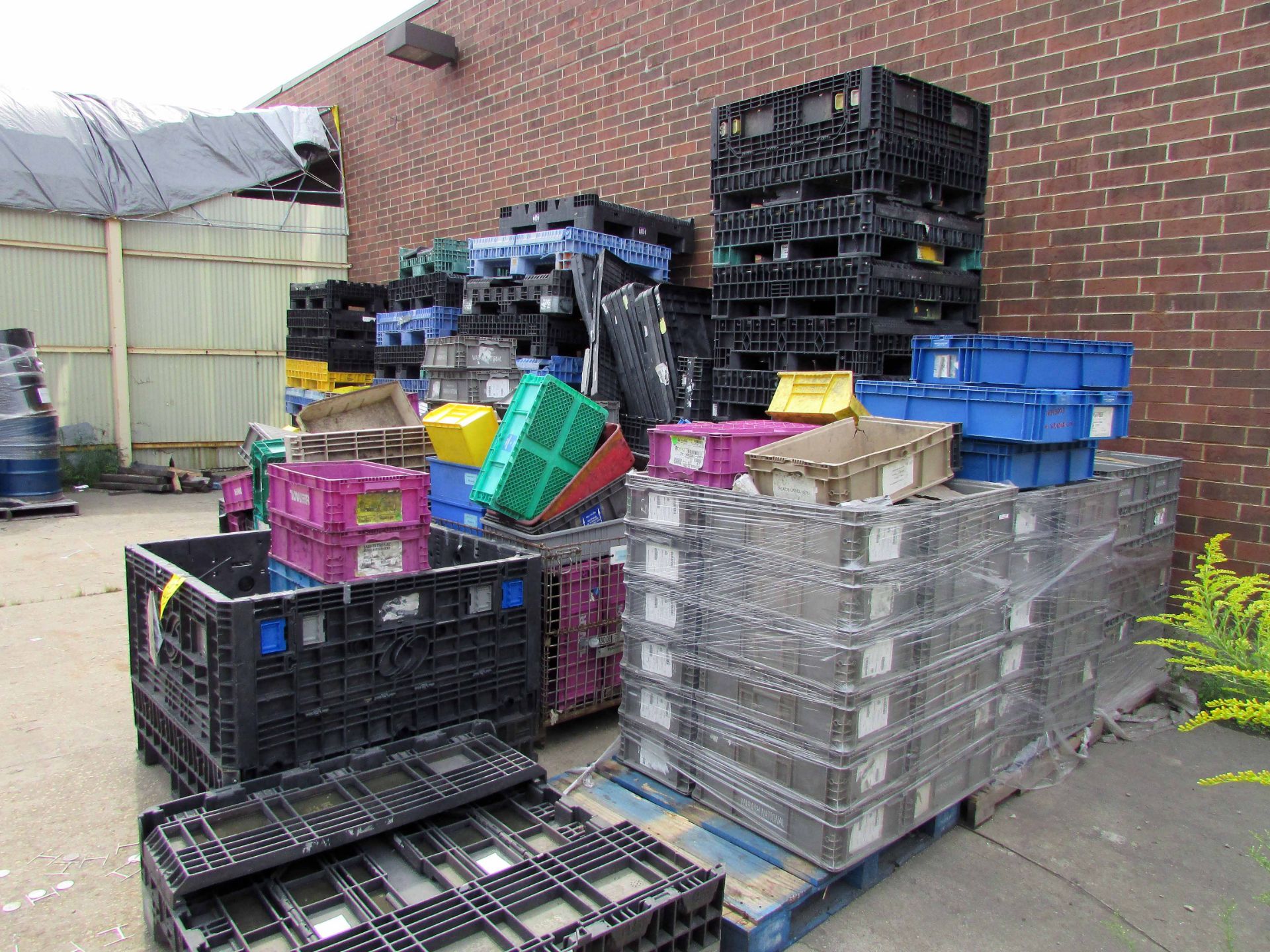 LOT OF COLLAPSIBLE PLASTIC BINS (APPROX. 36), 48" x 45", w/ plastic parts bins (large quantity), - Image 4 of 4