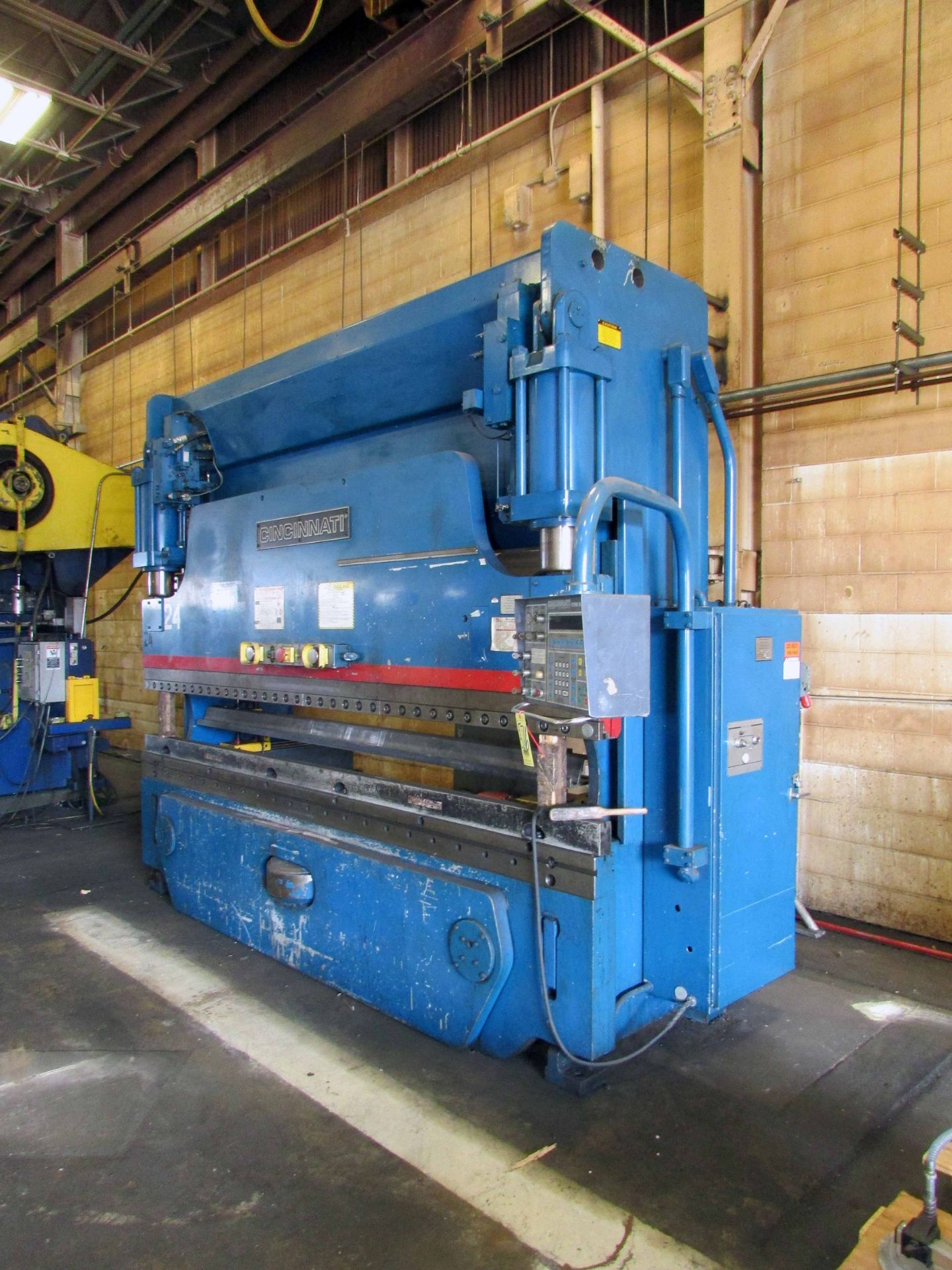 CNC PRESSBRAKE, CINCINNATI 135 T. x 10’ CAP. MDL. 135FM-II, (1995), 10’-6” btwn. housings, 12’ - Image 3 of 14