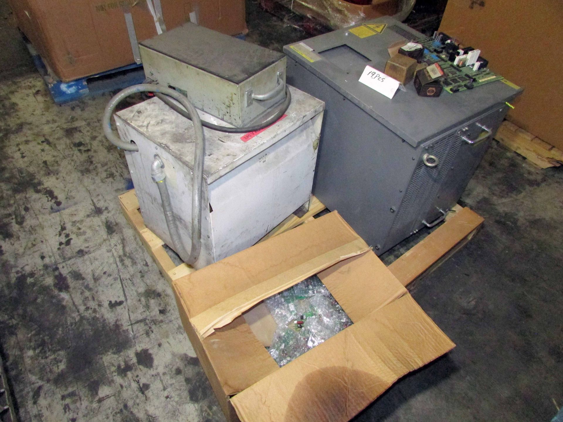 LOT OF SPARE PARTS & CONTENTS, (3) PALLETS: drive belts, hose, Fanuc robot controller, electrical - Image 5 of 6