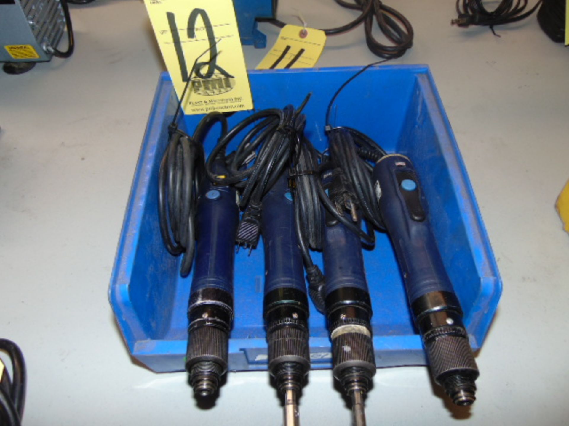 LOT OF ELECTRIC SCREW DRIVERS (4)