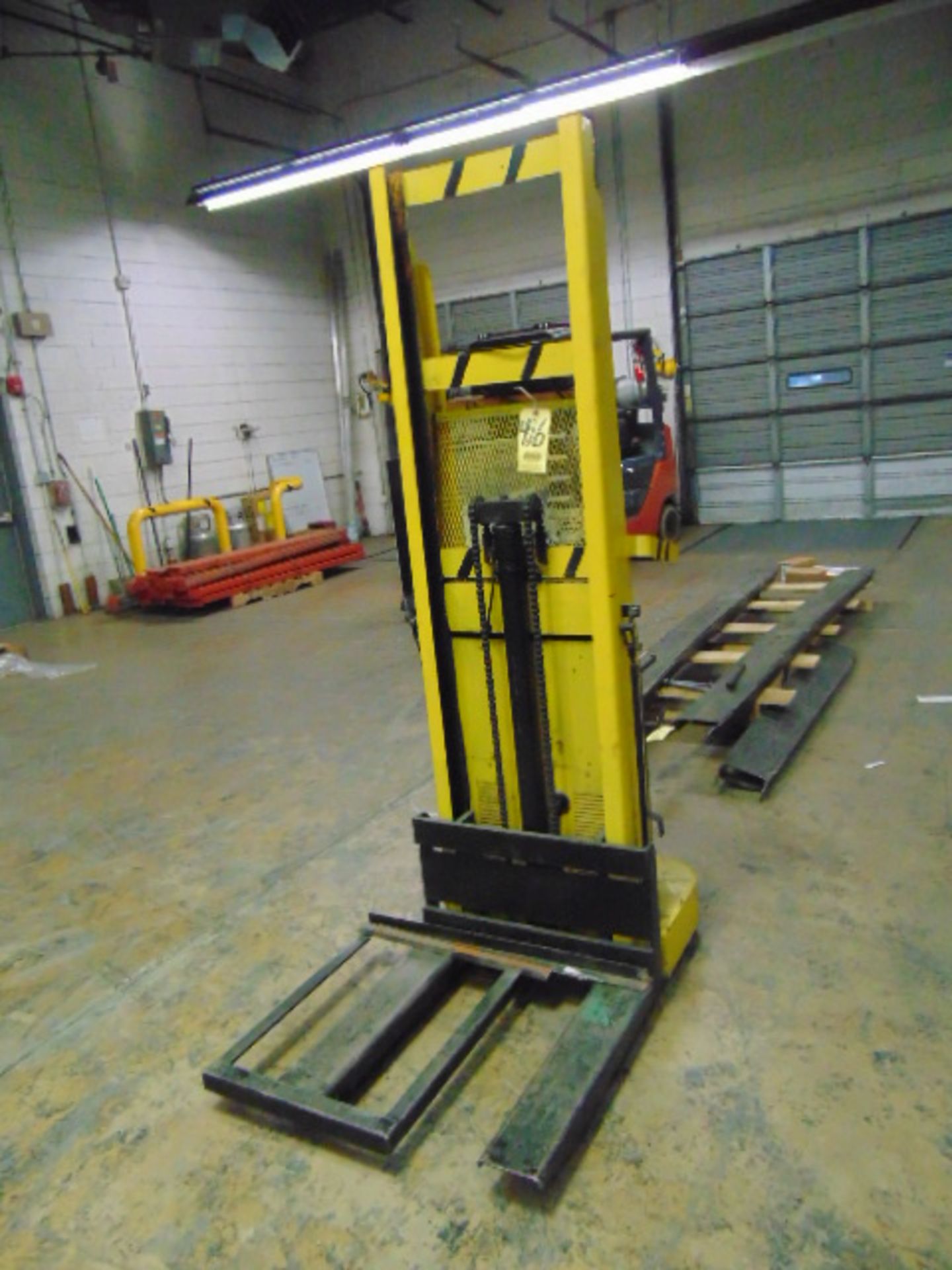 ELECTRIC LIFT, BIG JOE 1,500 LB. CAP. MDL. 1518-R6, S/N 67377