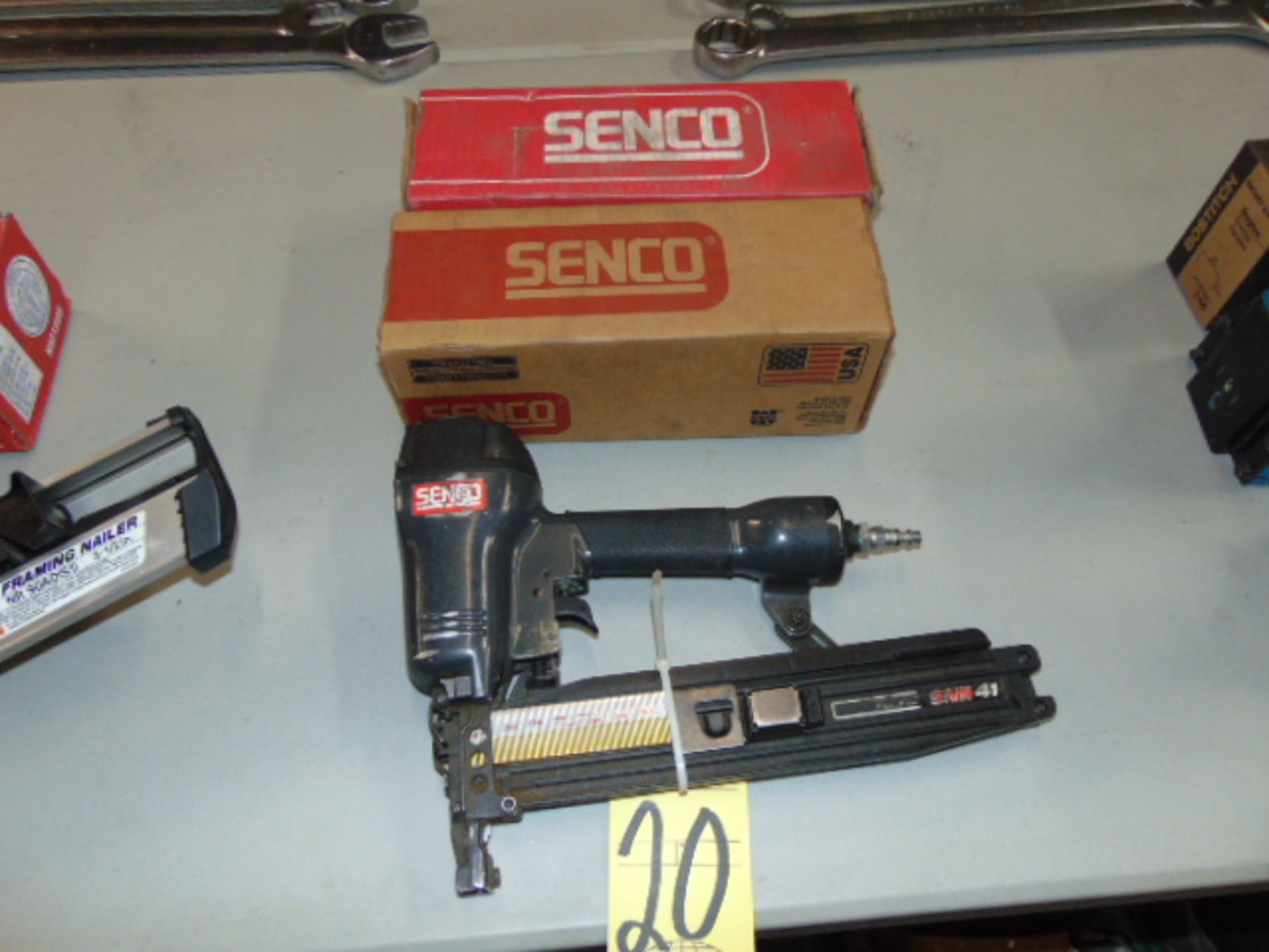 PNEUMATIC STAPLE GUN, SENCO MDL. SNS41