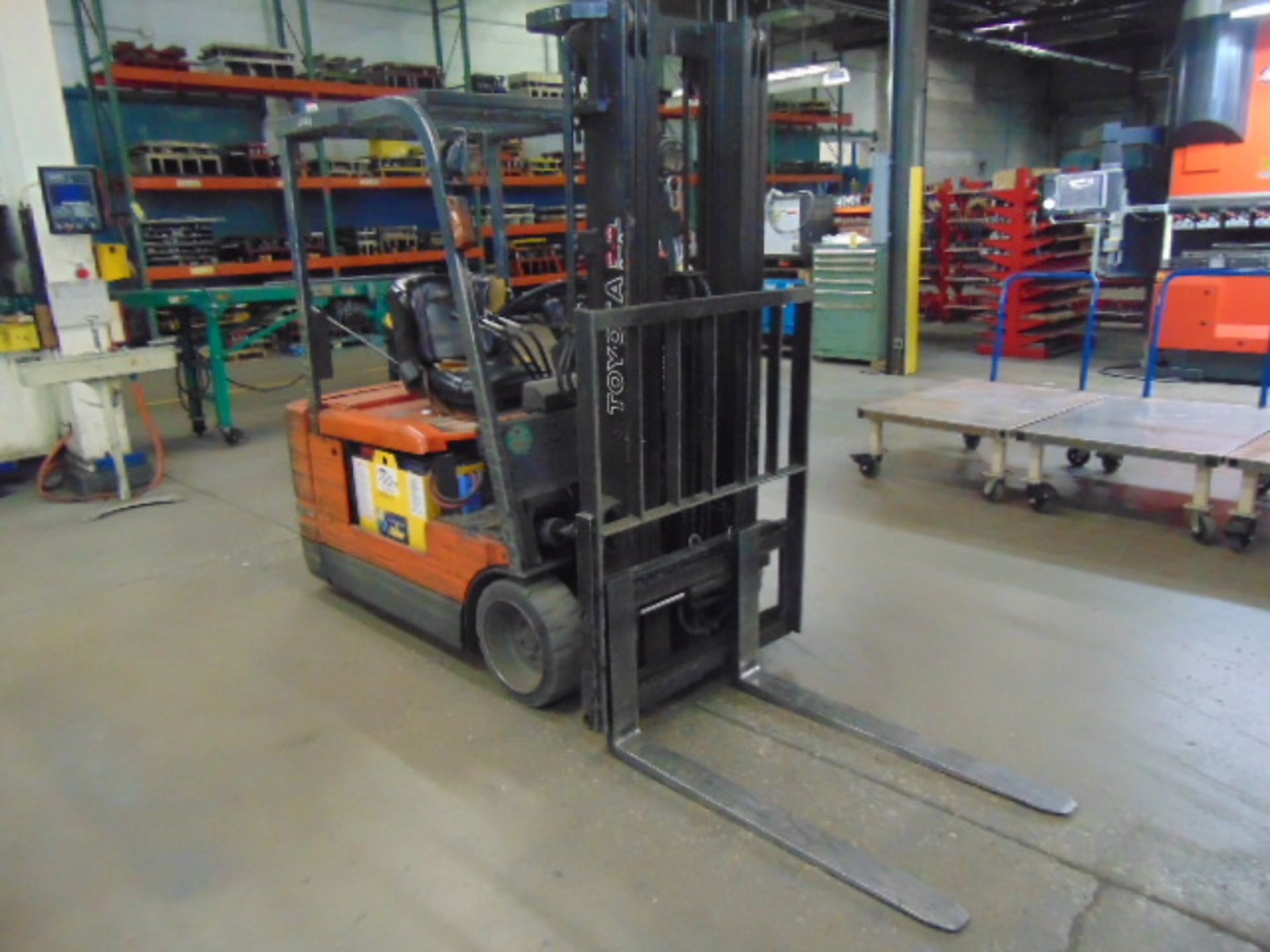 ELECTRIC FORKLIFT, TOYOTA 4,000 LB. BASE CAP. MDL. 5FBE20, 3-wheel design, 3,450 lb. cap. @ 24” L. - Image 2 of 8