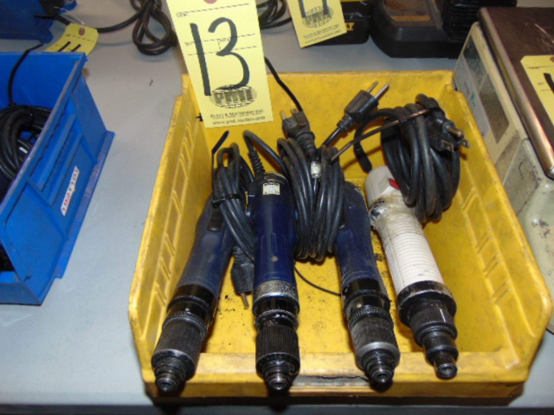 LOT OF ELECTRIC SCREW DRIVERS (4)