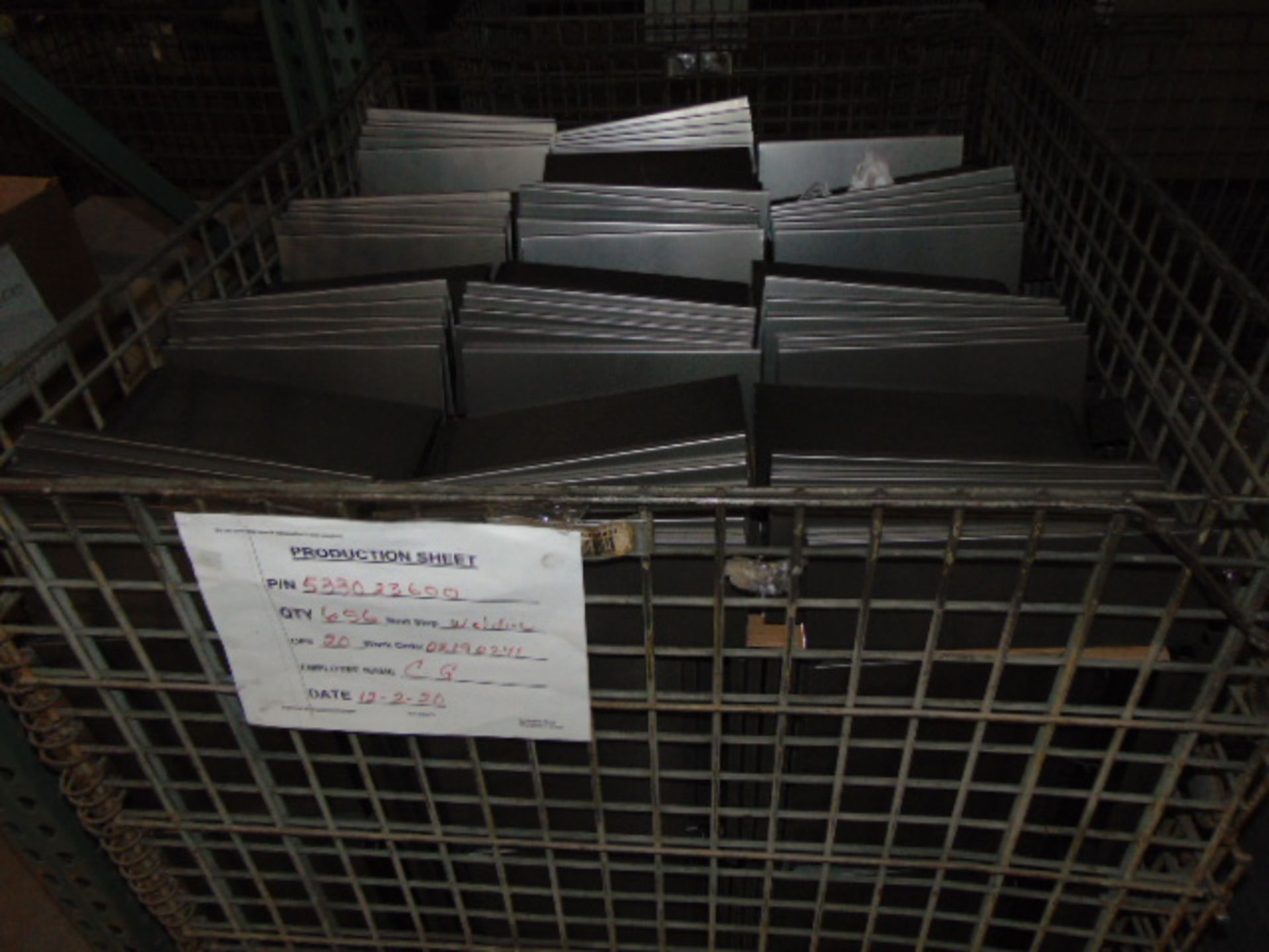 LOT CONTENTS OF PALLET RACKING SECTIONS (22) : steel parts & wire baskets (no racks) - Image 22 of 31