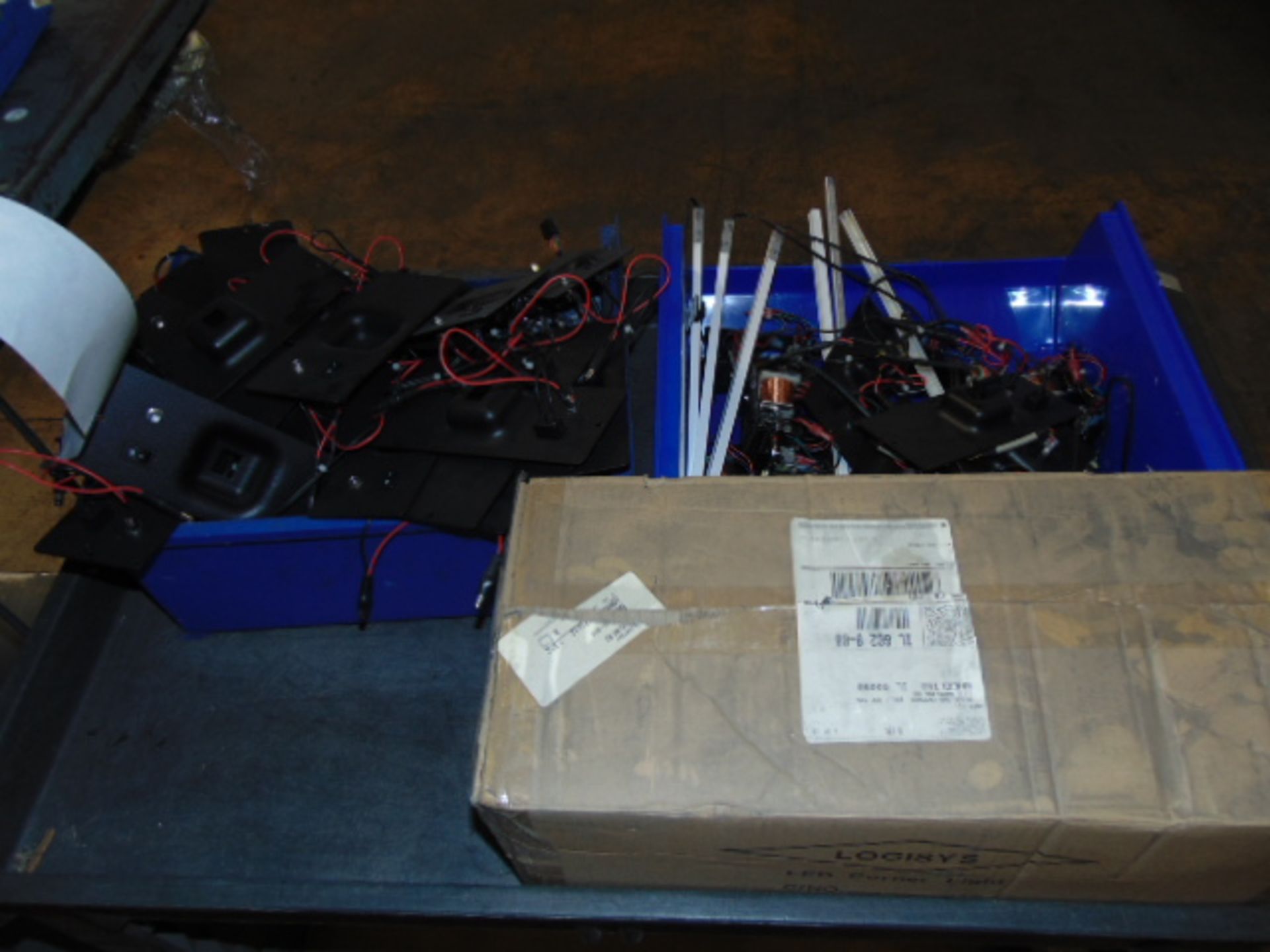 LOT CONSISTING OF: hardware, assorted steel parts, lockable terminal stands, springs, hinges, lock - Image 15 of 38