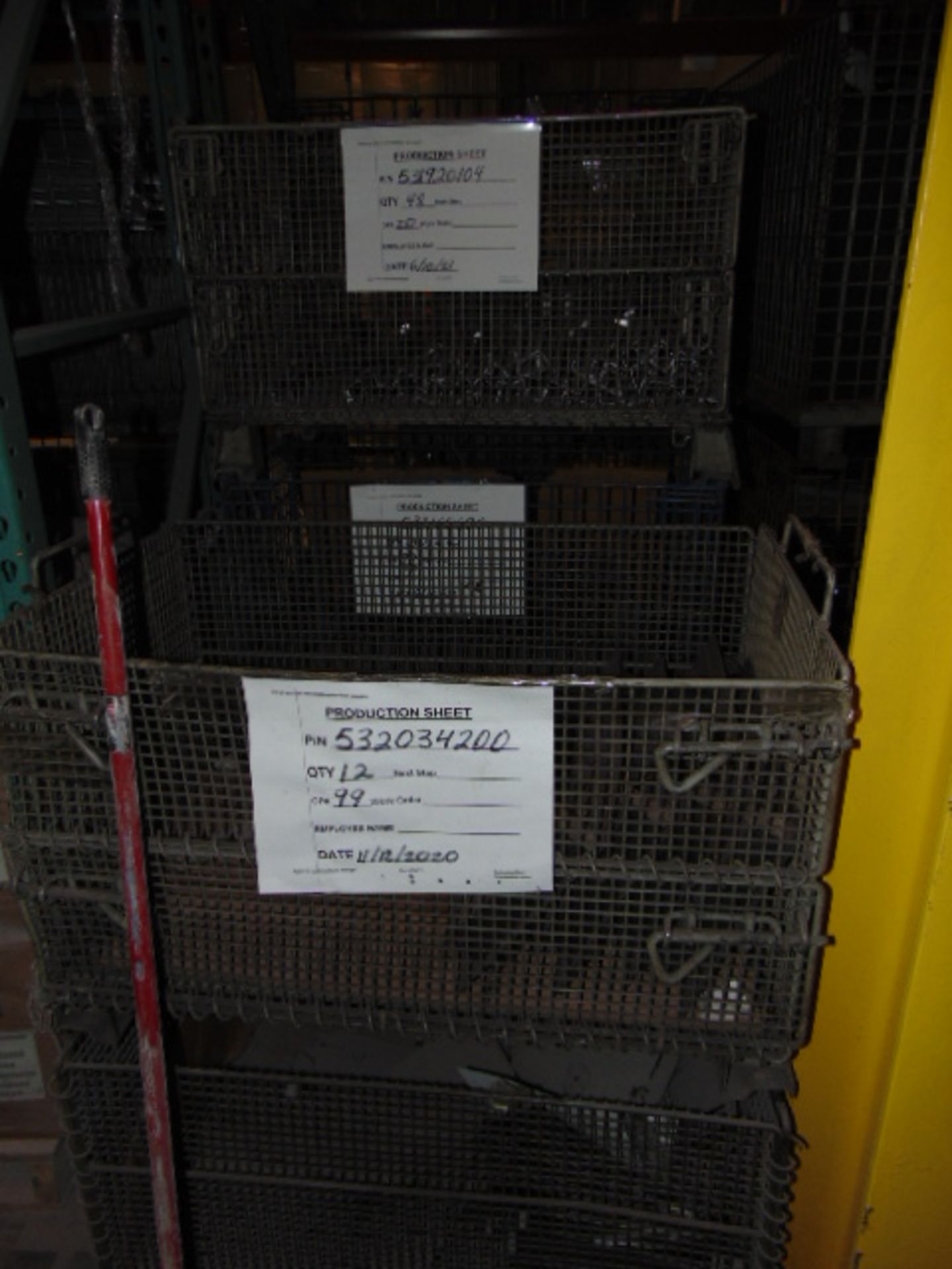 LOT CONTENTS OF PALLET RACKING SECTIONS (22) : steel parts & wire baskets (no racks) - Image 16 of 31
