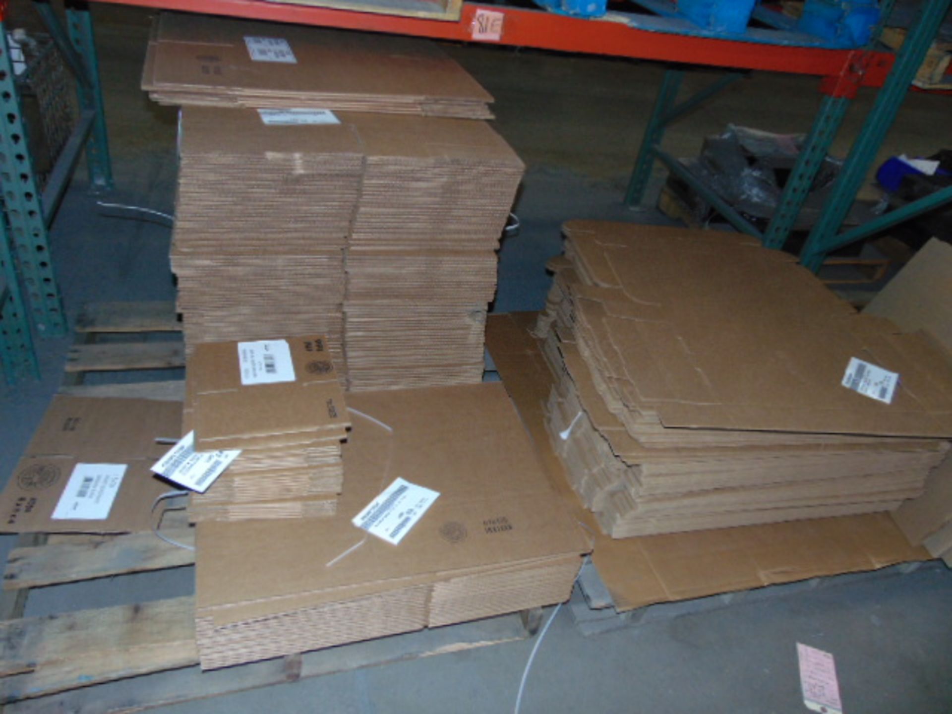 LOT CONTENTS OF PALLET RACKING SECTIONS (24) : assorted steel parts & cardboard (no racks) - Image 20 of 21