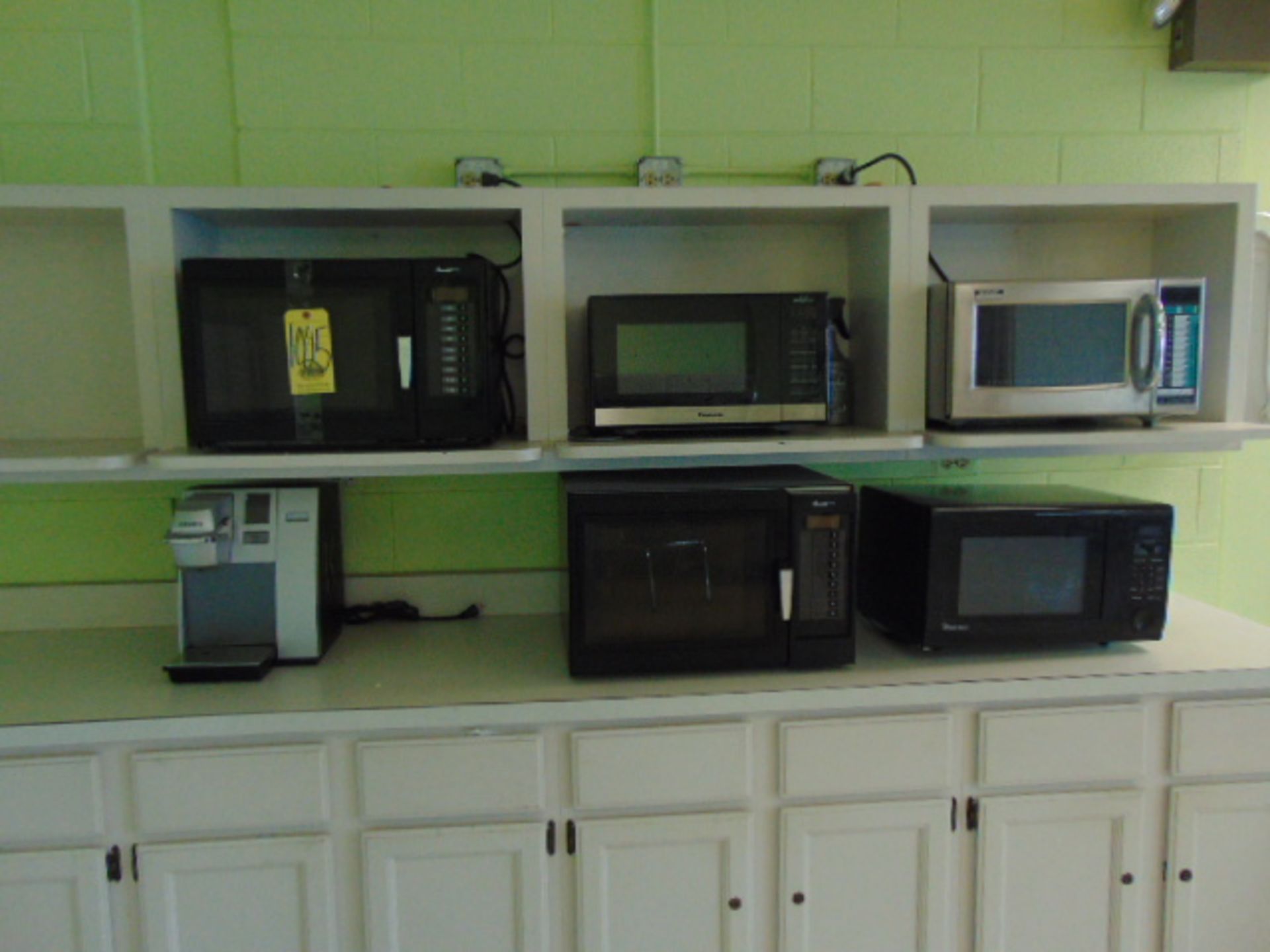 LOT CONSISTING OF: (5) microwave ovens & Keurig coffee maker