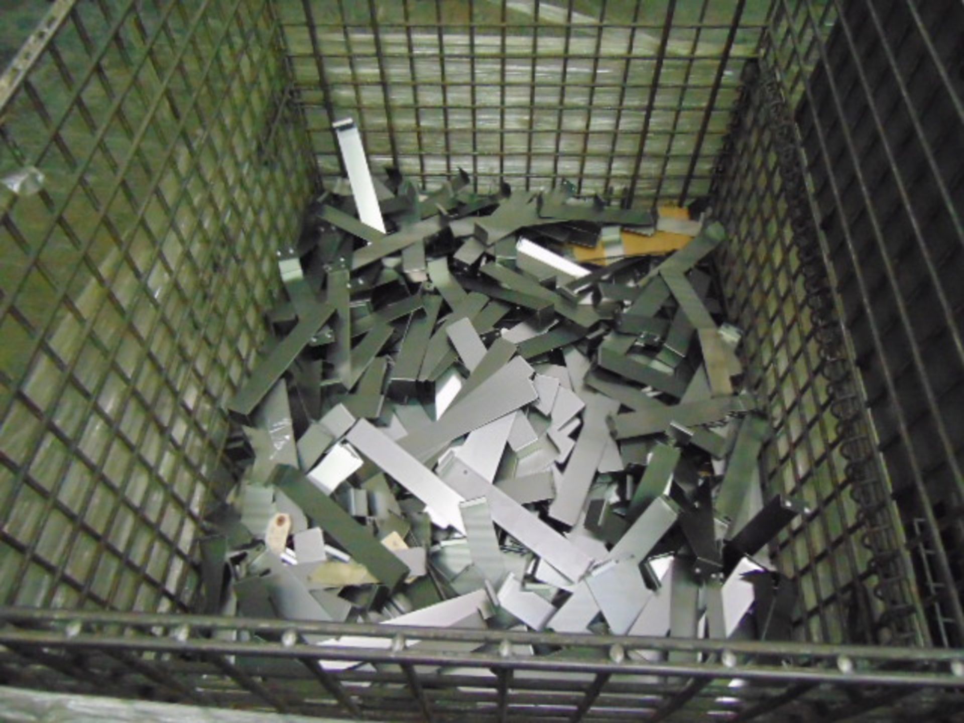 LOT CONSISTING OF: steel parts & wire backets (in six rows) - Image 12 of 18