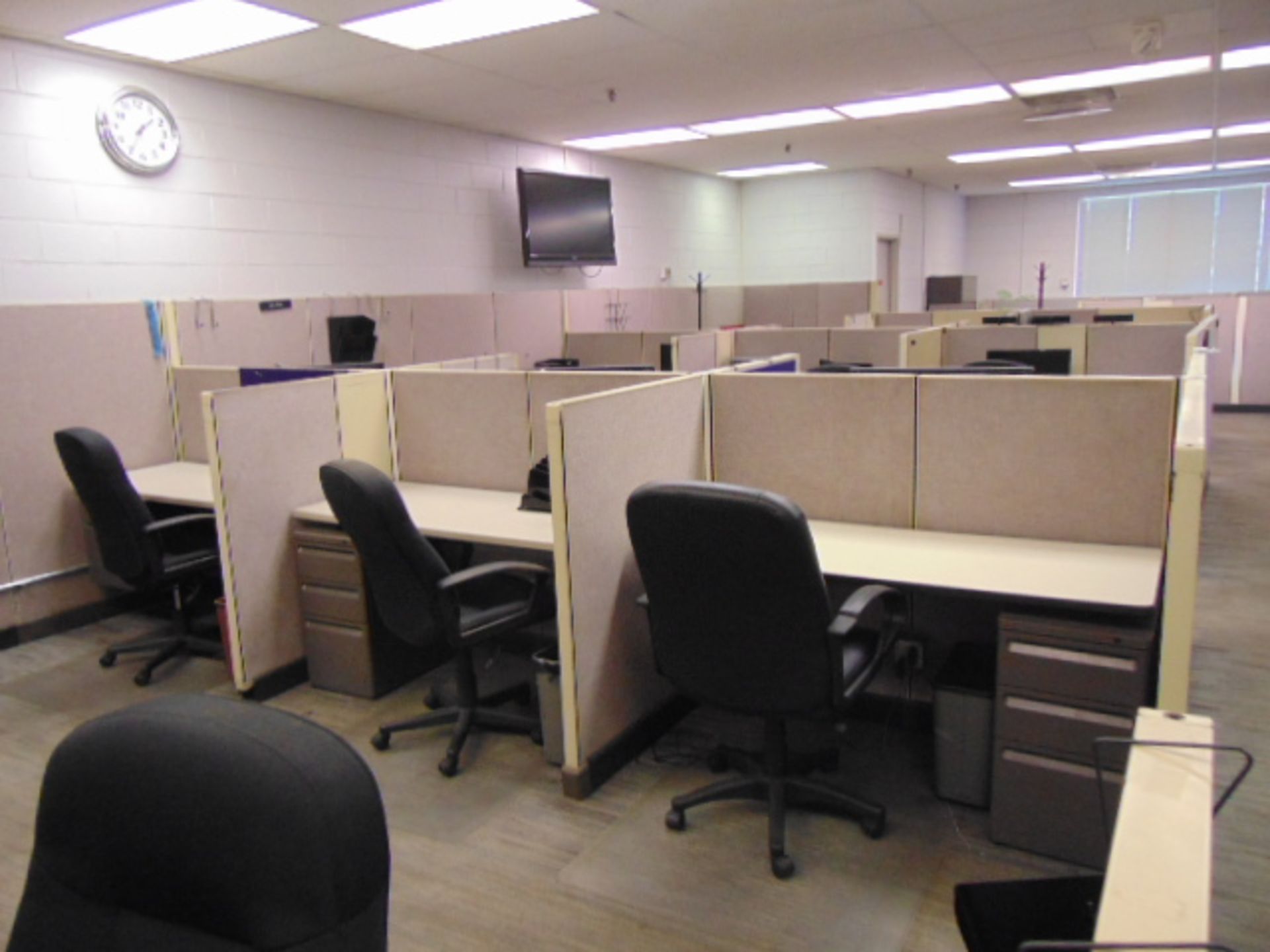 LOT OF OFFICE CUBICLES: (2) printers, (20) chairs, total of (23) desks - Image 7 of 9
