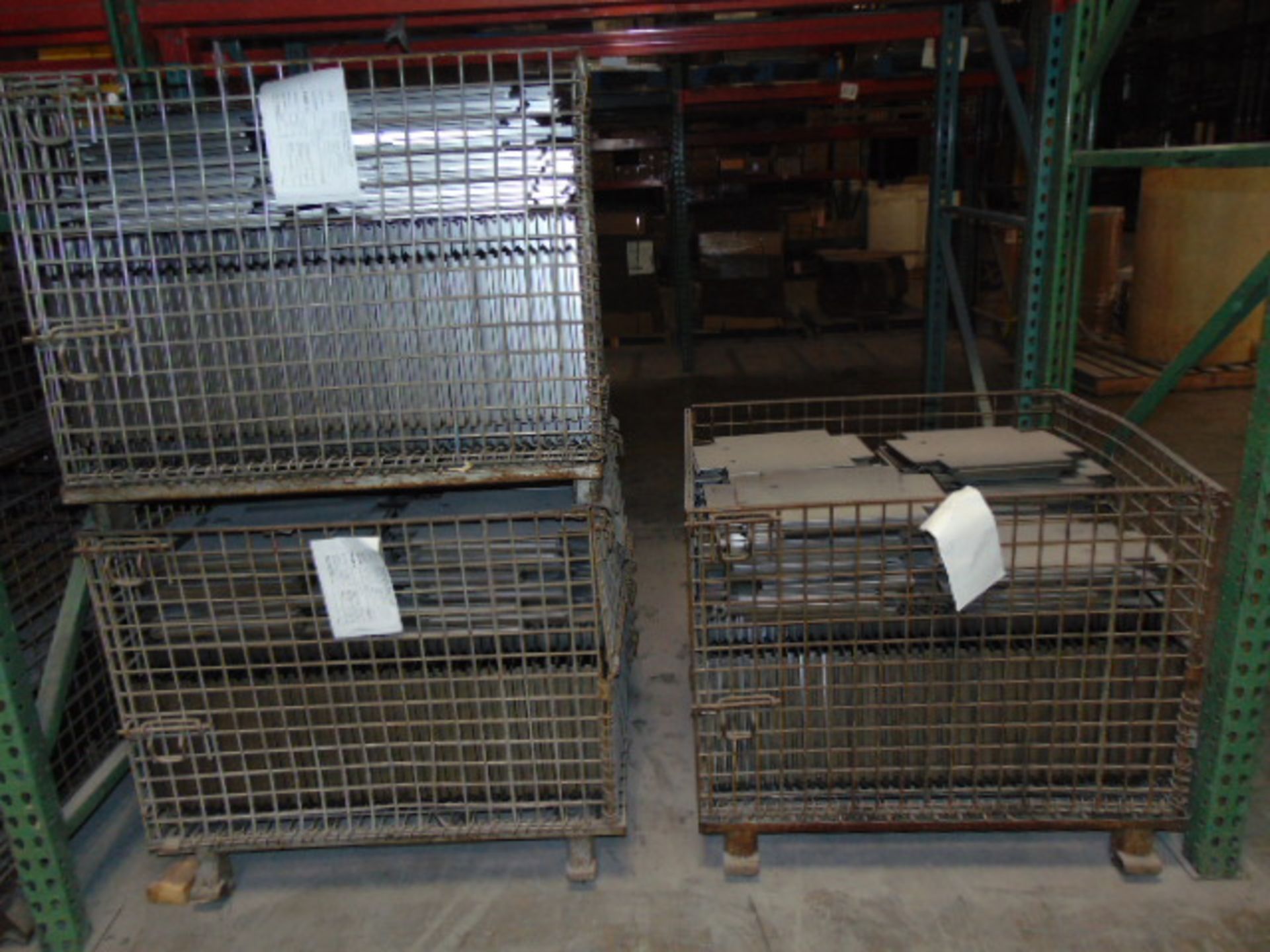 LOT CONTENTS OF PALLET RACKING SECTIONS (22) : steel parts & wire baskets (no racks) - Image 17 of 31