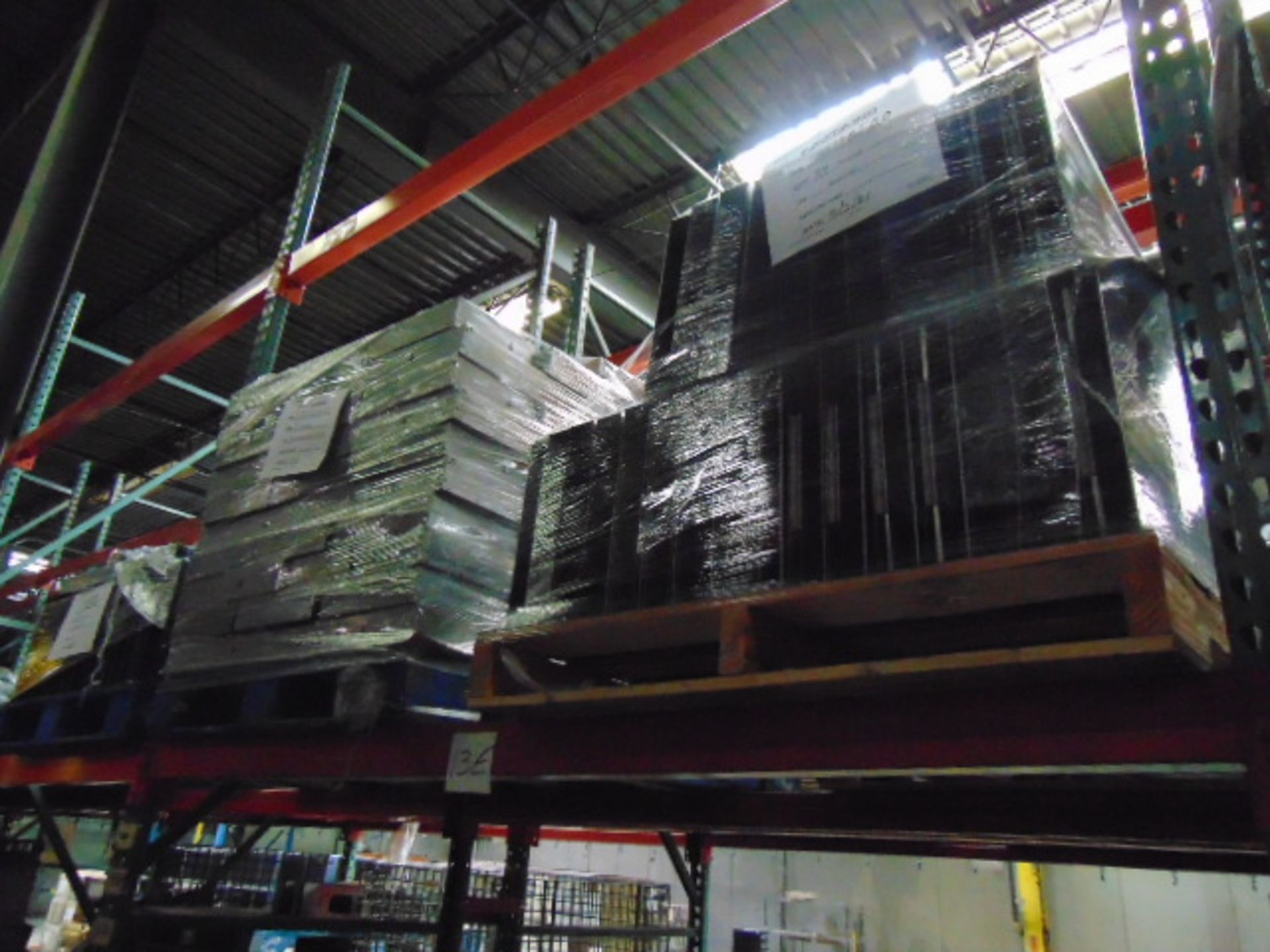 LOT CONTENTS OF PALLET RACKING SECTIONS (22) : steel parts & wire baskets (no racks) - Image 9 of 31